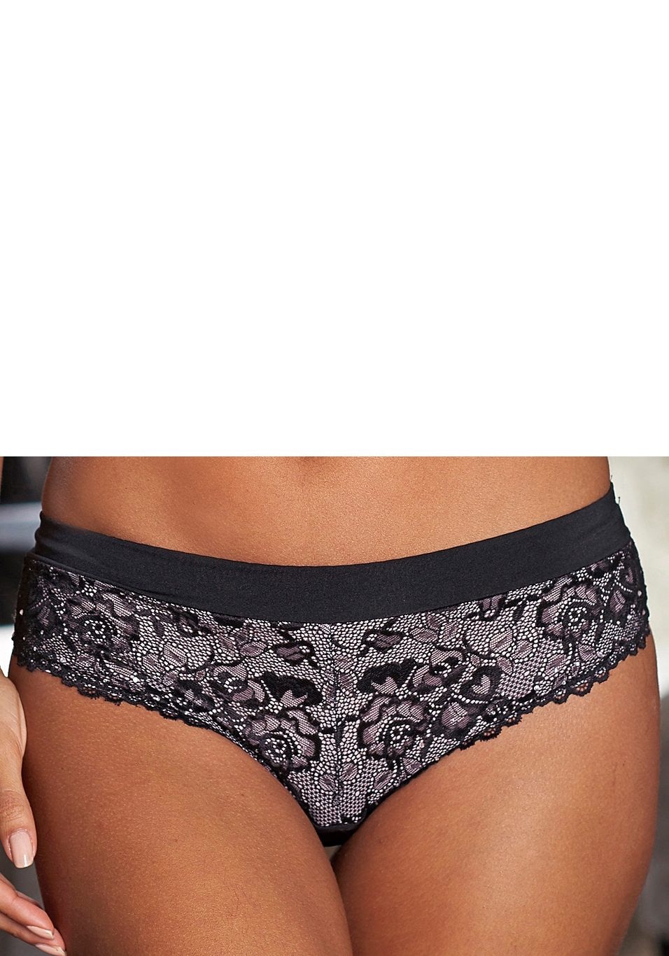 LASCANA Stringpanty, mit Strasssteinen