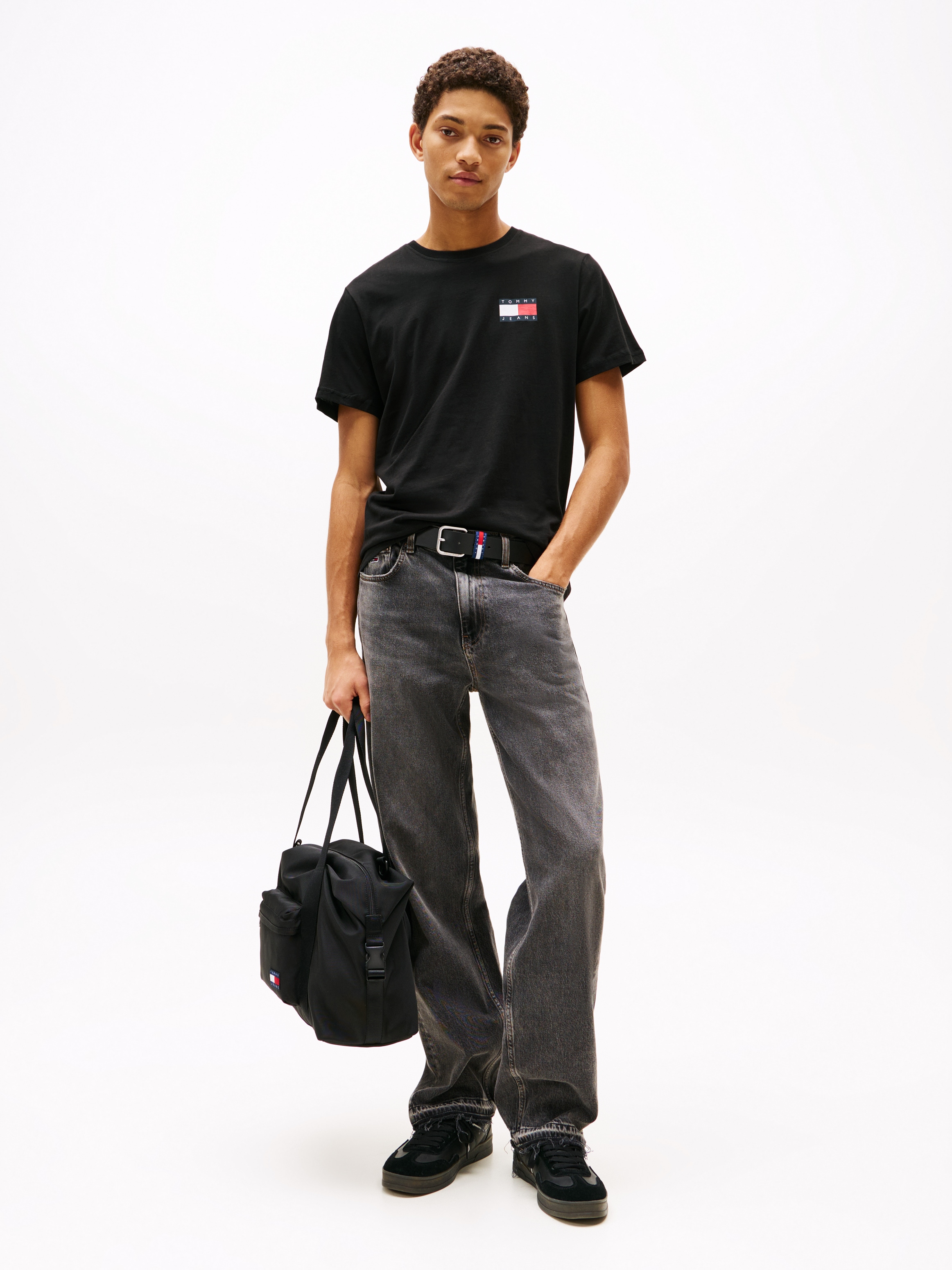 Tommy Jeans T-Shirt »TJM SLIM ESSENTIAL FLAG TEE EXT«, Mit Rundhalsausschnitt