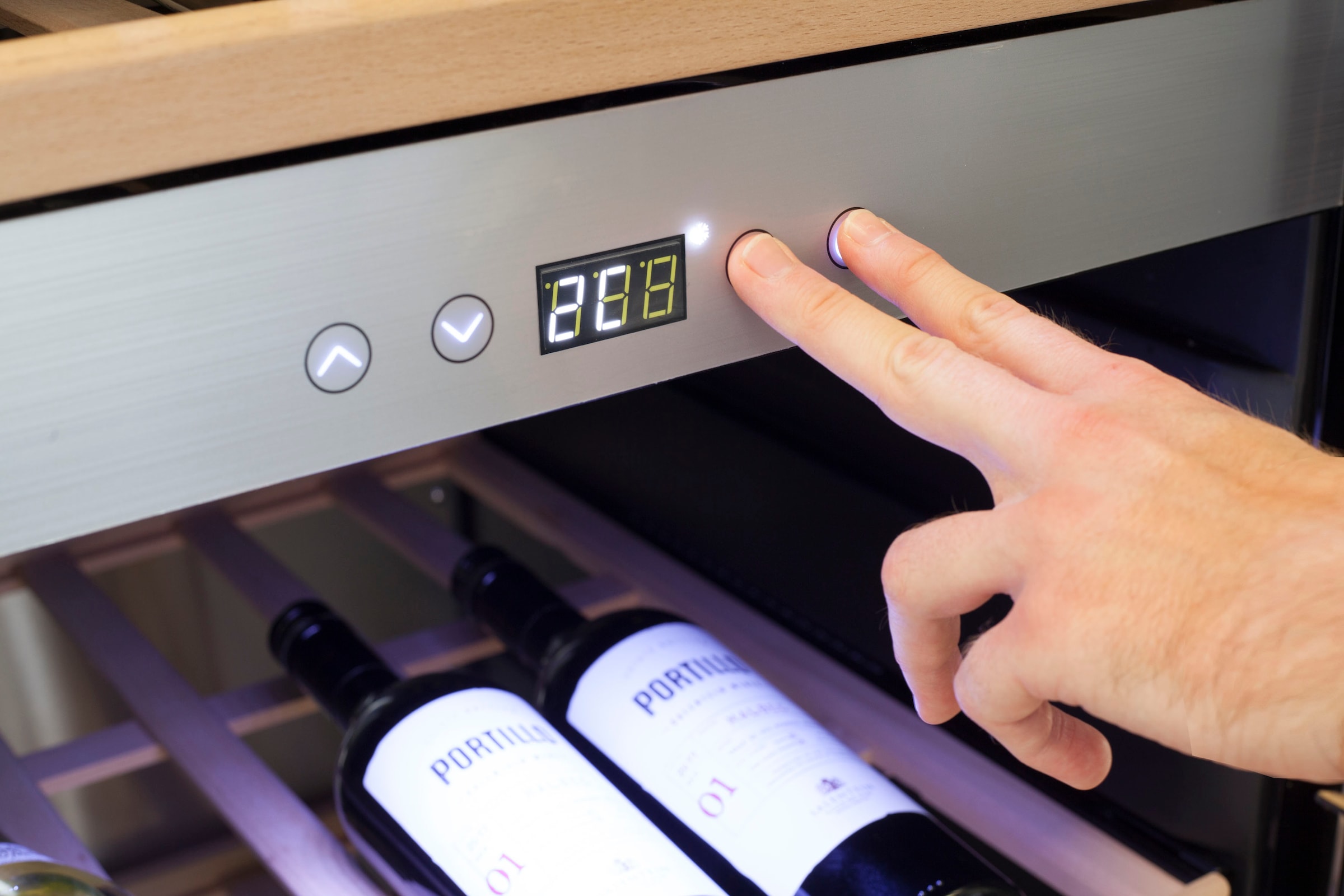 Caso Weinkühlschrank »730« für 180 Stk. Standardflaschen á 075l WineComfort 1800 Smart