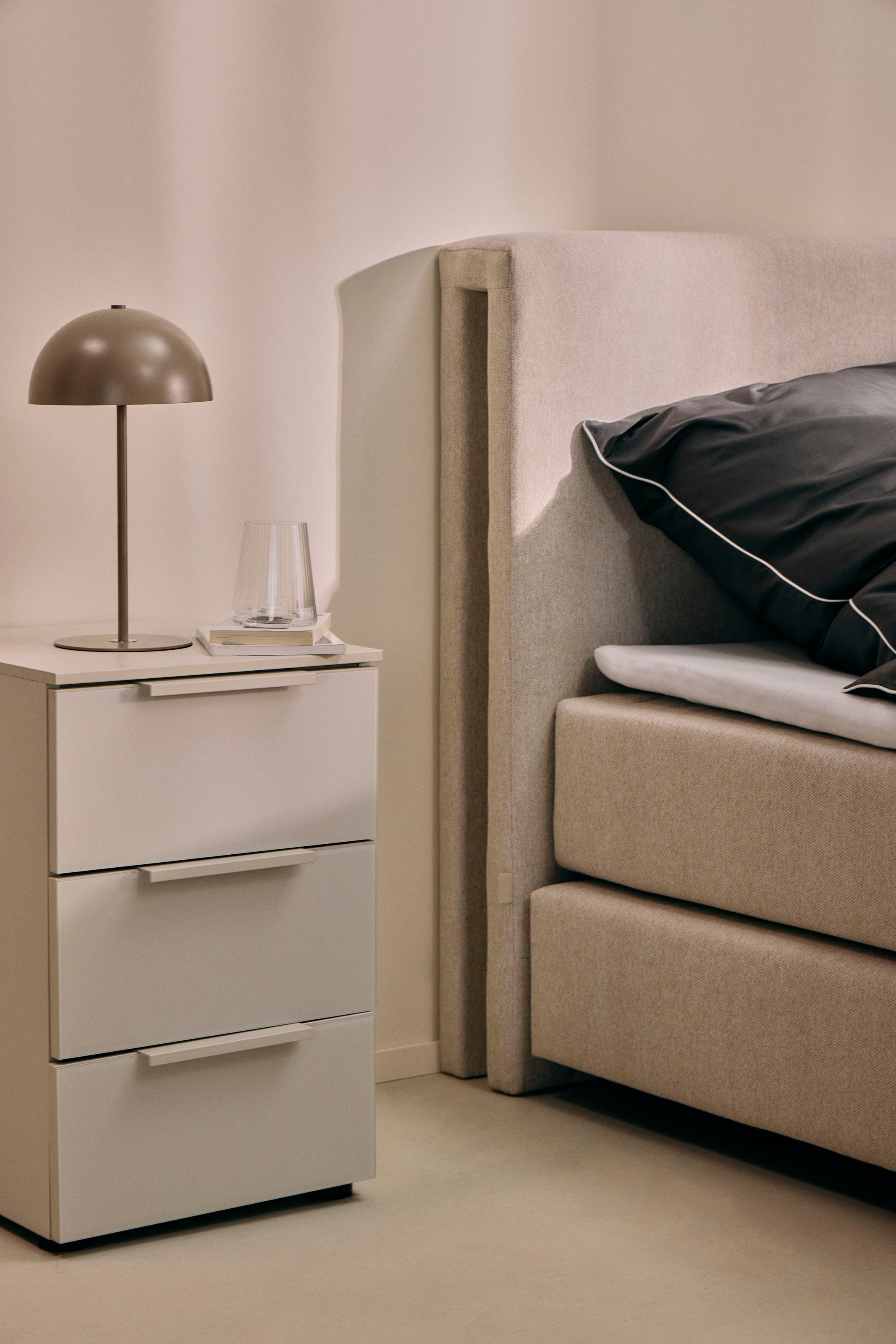 LeGer Home by Lena Gercke Nachtkommode »Nachttisch Nachtschrank Nachtkonsole SERINA eleganter Eyecatcher«, mit 3 Schubkästen sowie hochwertigen Metallgriffen MADE IN GERMANY
