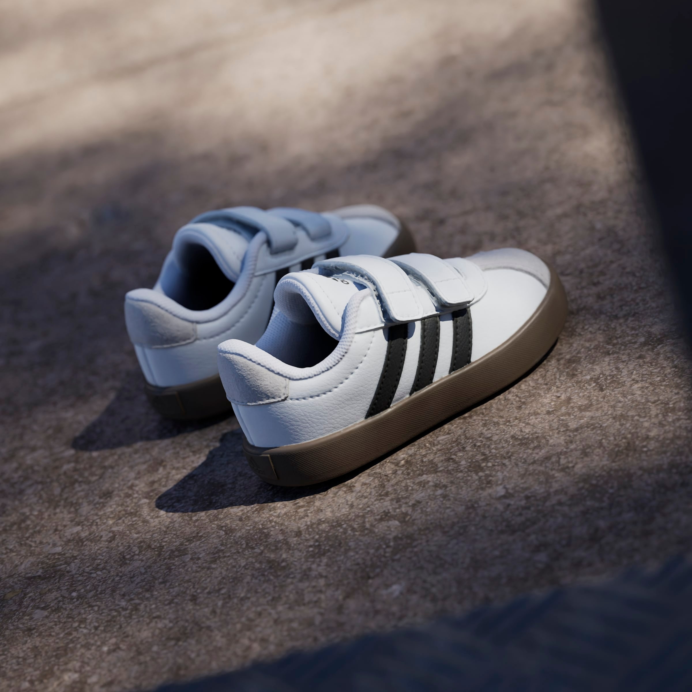 adidas Sportswear Klettschuh »VL COURT 3.0 KIDS«  inspiriert vom Design des adidas samba, für Kinder