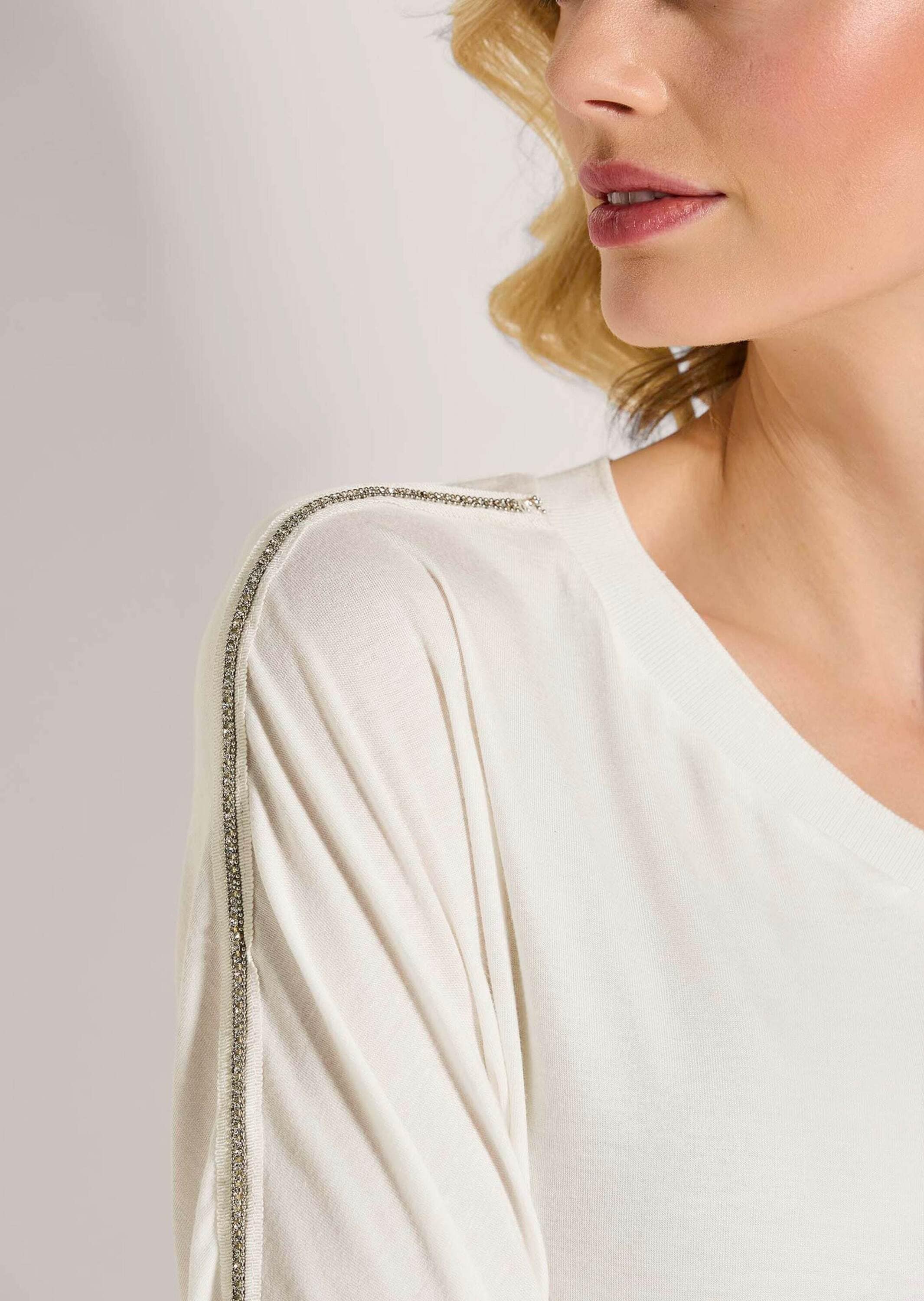 MADELEINE Kurzarmshirt »Shirt V-Shirt mit Strass-Akzenten«