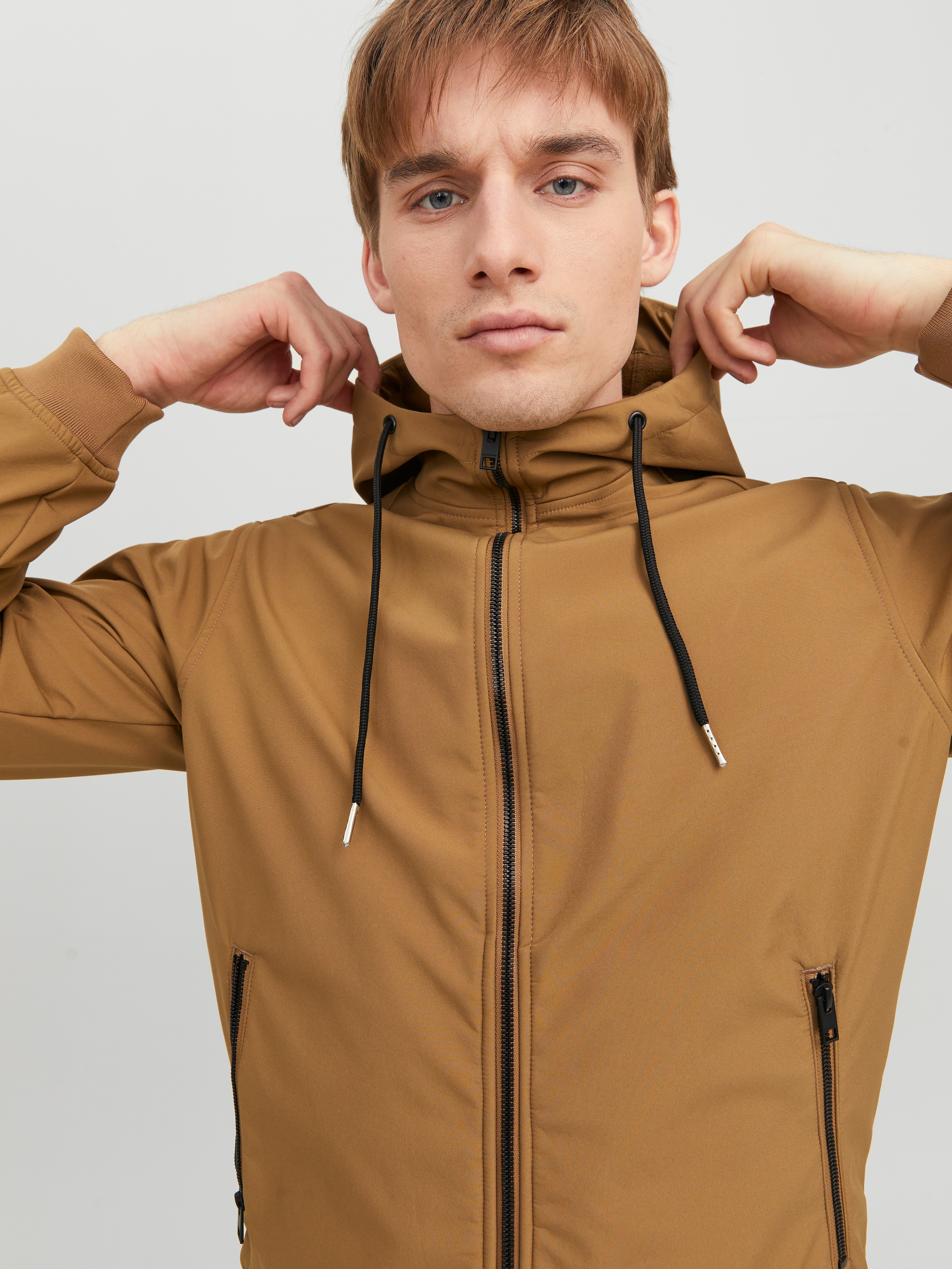 Jack & Jones Softshelljacke »JJEBASIC mit wasserabweisender Funktion« mit Kapuze Kunstfaser, regular fit