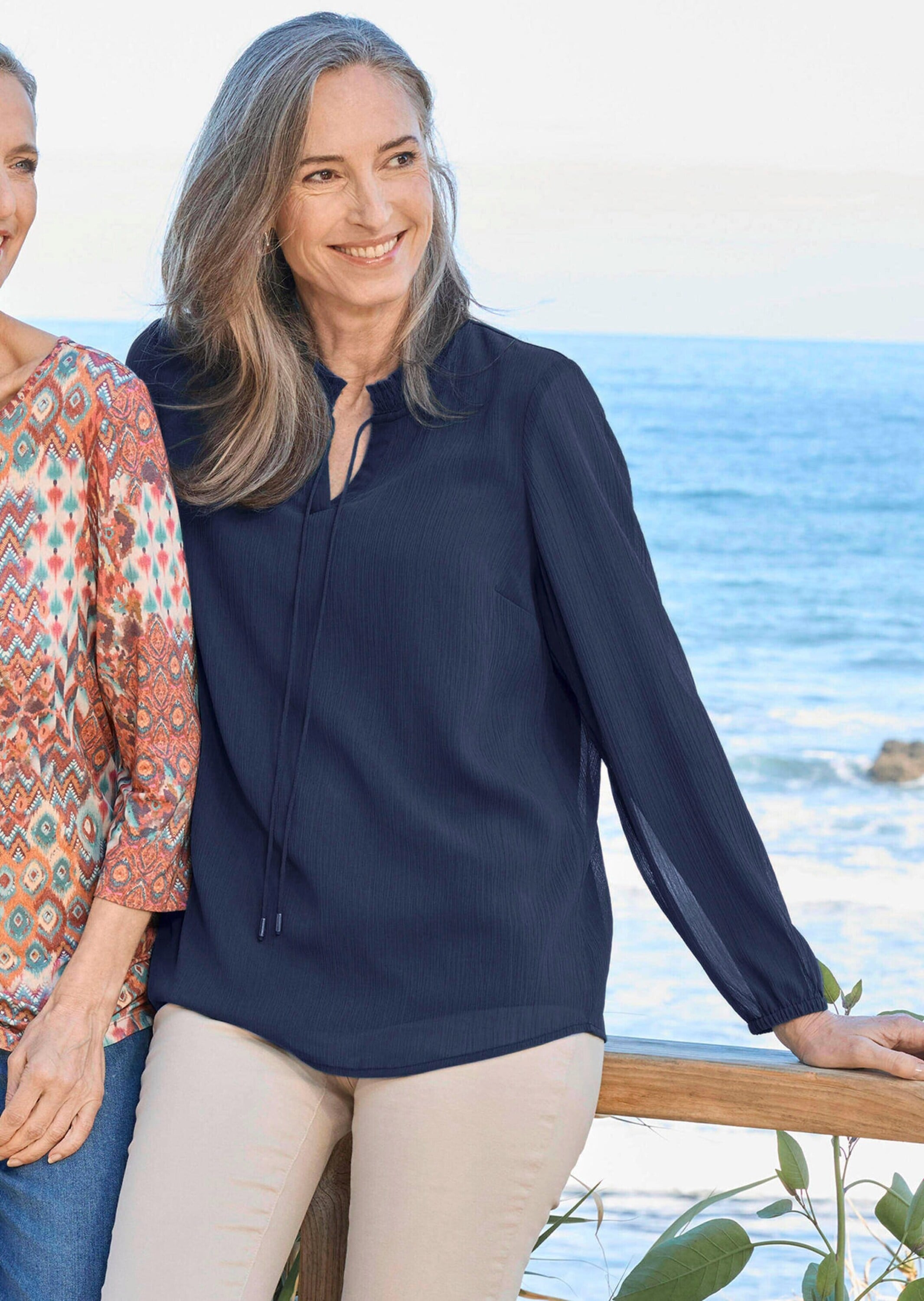 GOLDNER Chiffonbluse »Chiffonbluse mit femininem Ausschnitt«