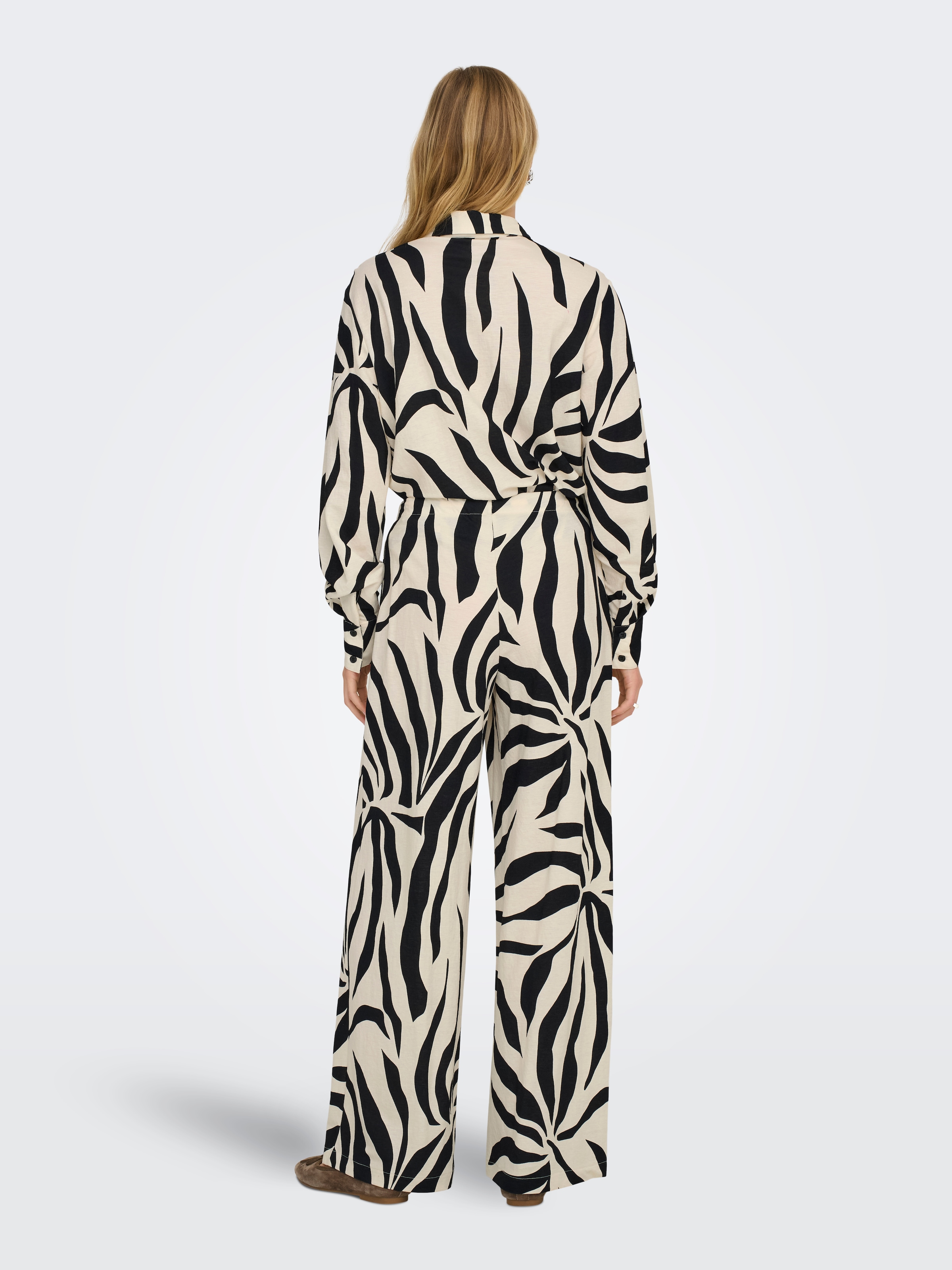 ONLY Schlupfhose »ONLSAKURA LOOSE PULL UP PANTS WVN«  Viskosemischung, loose fit