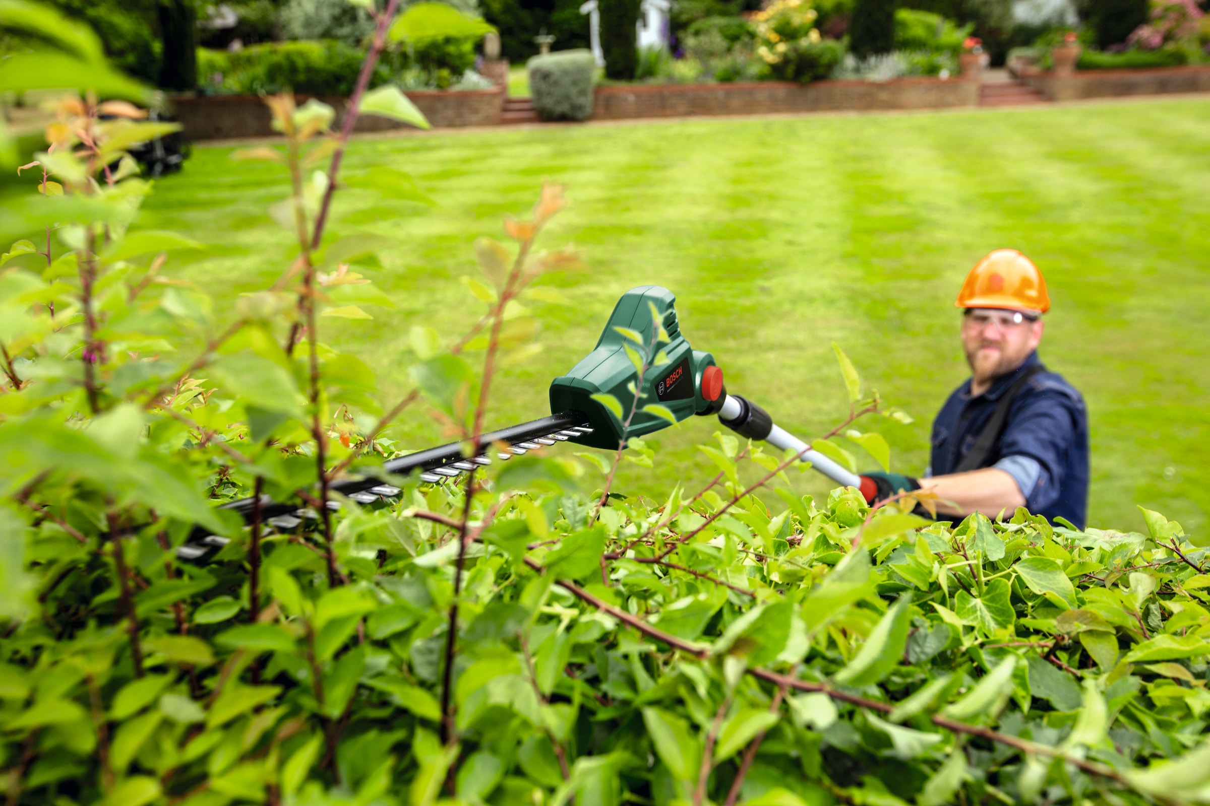 Bosch Home & Garden Akku-Heckenschere »UniversalHedgePole 18«, 43 cm Schnittlänge, ohne Akku und Ladegerät