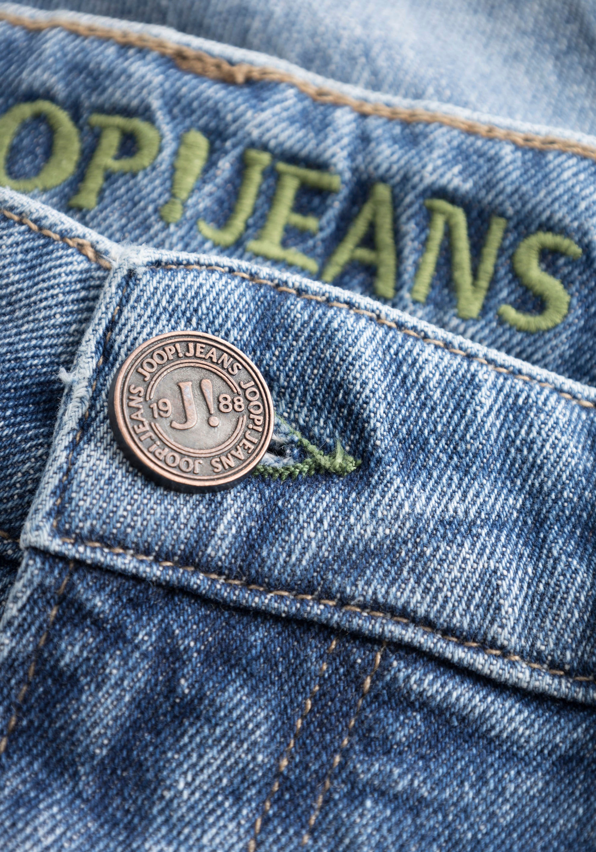 Joop Jeans Straight-Jeans »Mitch«, mit 3D-Logo auf Badge