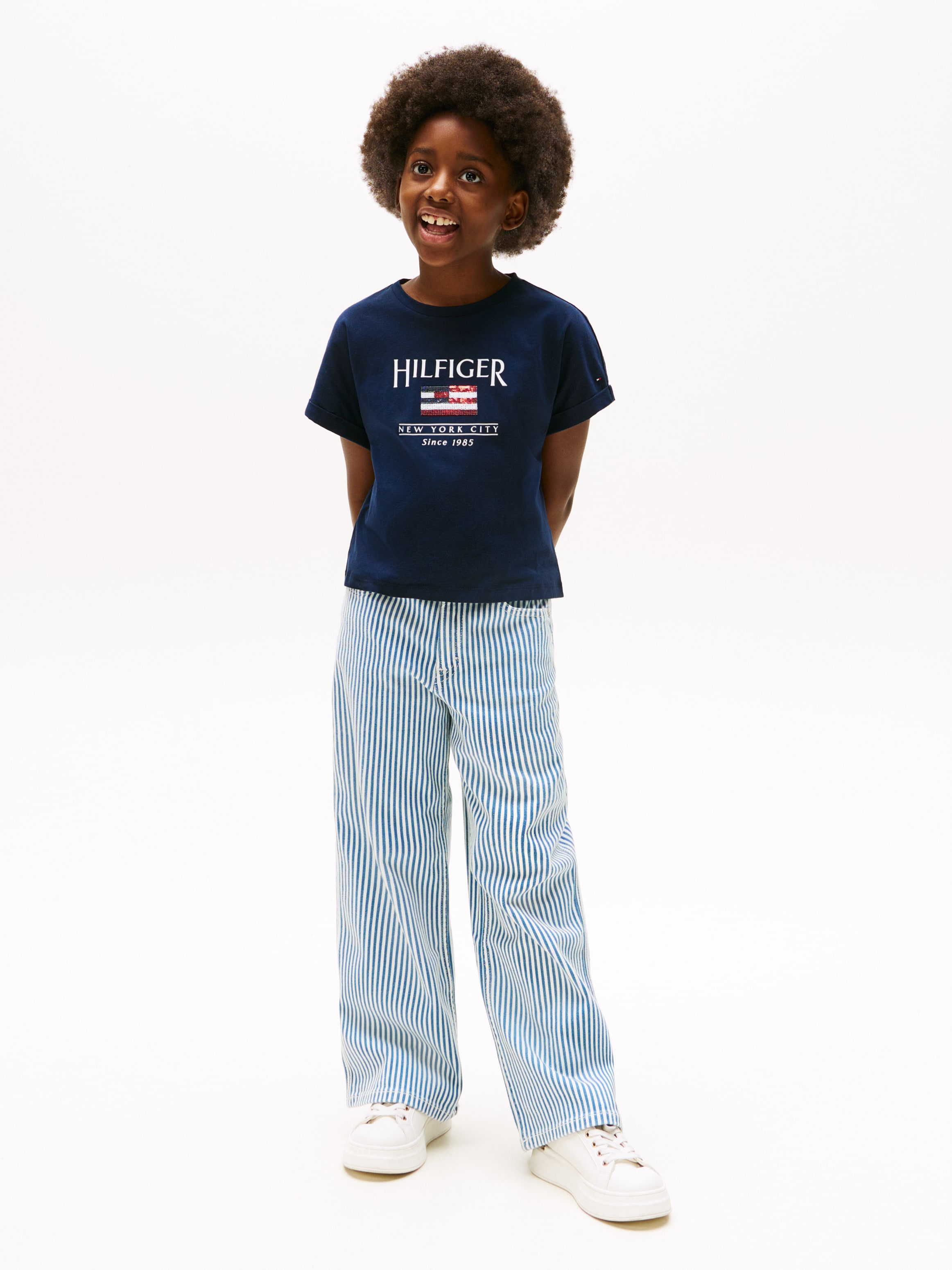 Tommy Hilfiger Kurzarmshirt »HILFIGER SEQUINS FLAG TEE SS«, mit Pailetten, mit Logodruck