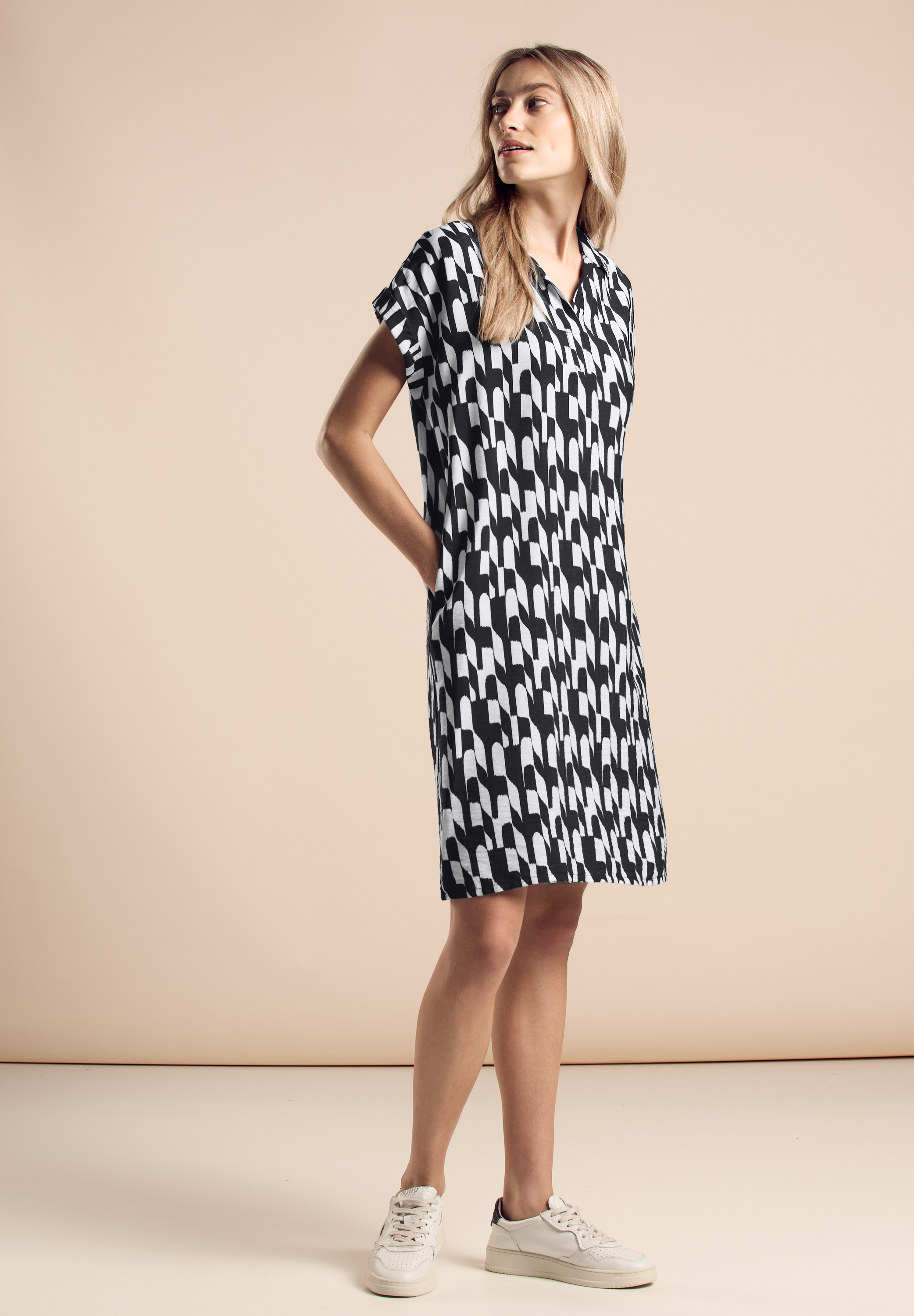 STREET ONE Blusenkleid, mit grafischem Muster
