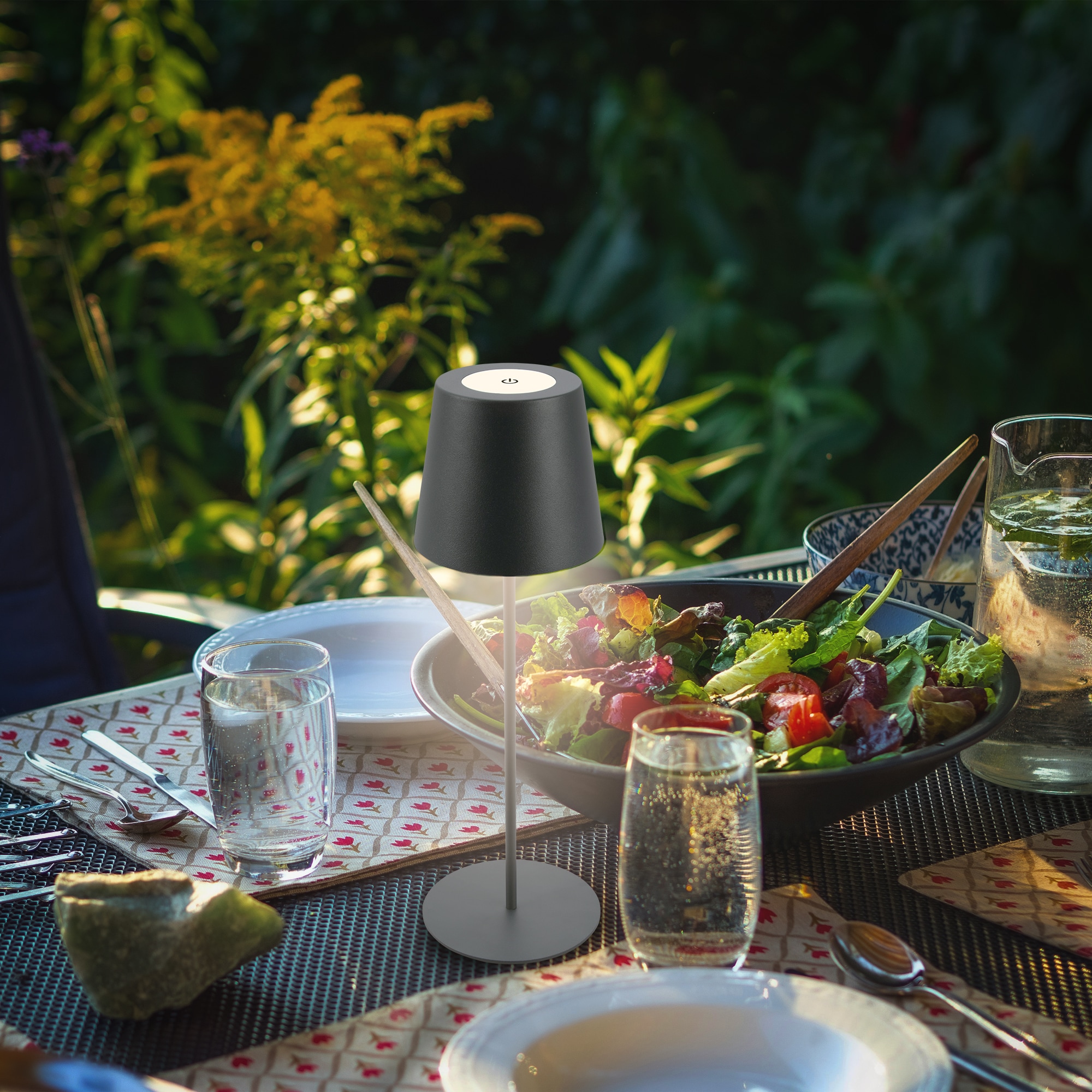 B.K.Licht Außen-Tischleuchte »BK_TL1593 Akku LED Tischlampe, 3-Stufen Touchdimmer, mit USB« LED-Modul 1 Stk. Extra-Warmweiß 2.700 K, 200 Lm, 2,5W, IP44, 12h Leuchtdauer, 36 x 10,5 cm, Anthrazit