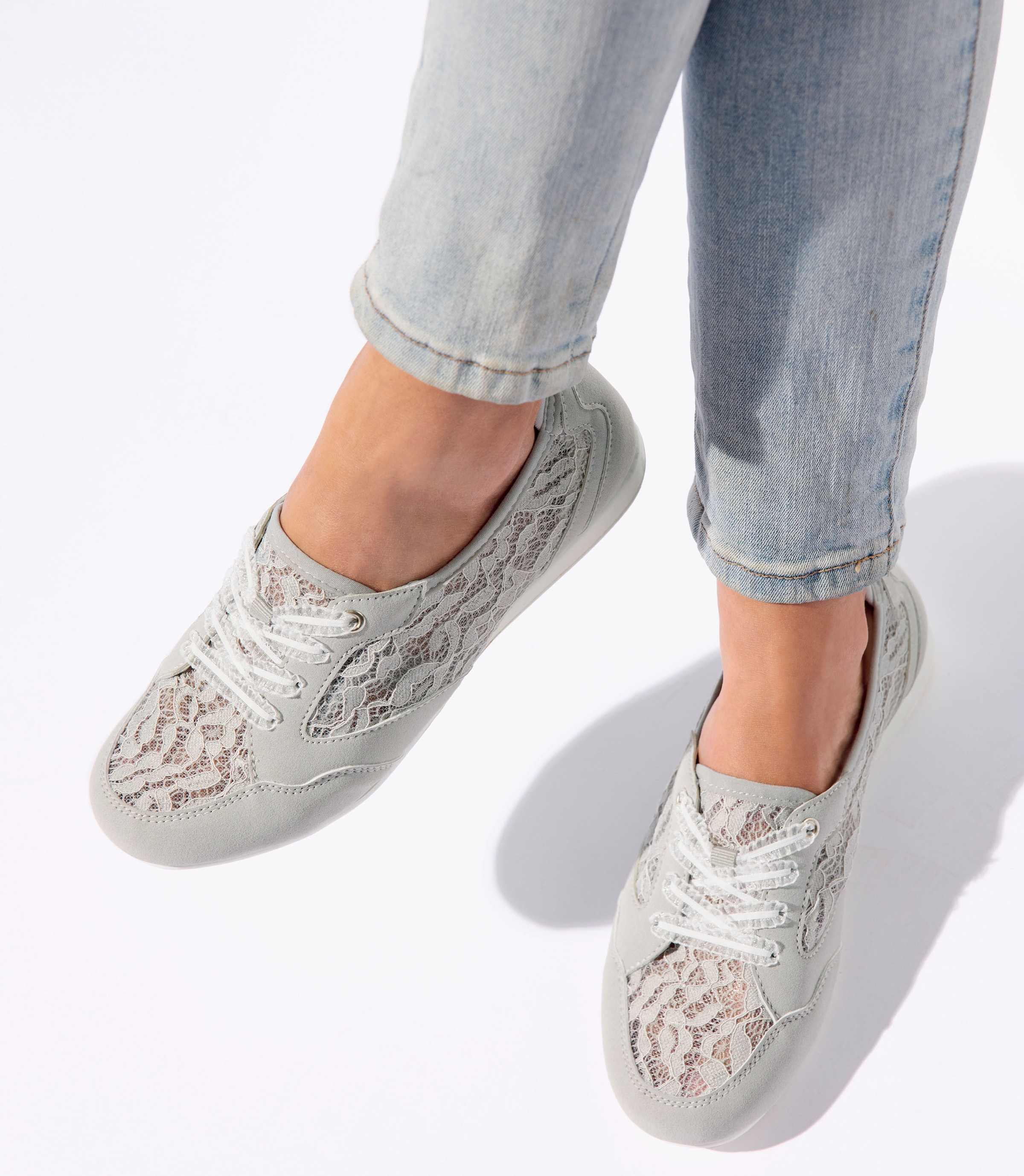 Vivance Sneaker »Freizeitschuh, Halbschuh, Ballerina, Slip-On-Sneaker,«  mit eleganten Spitzeneinsätzen VEGAN