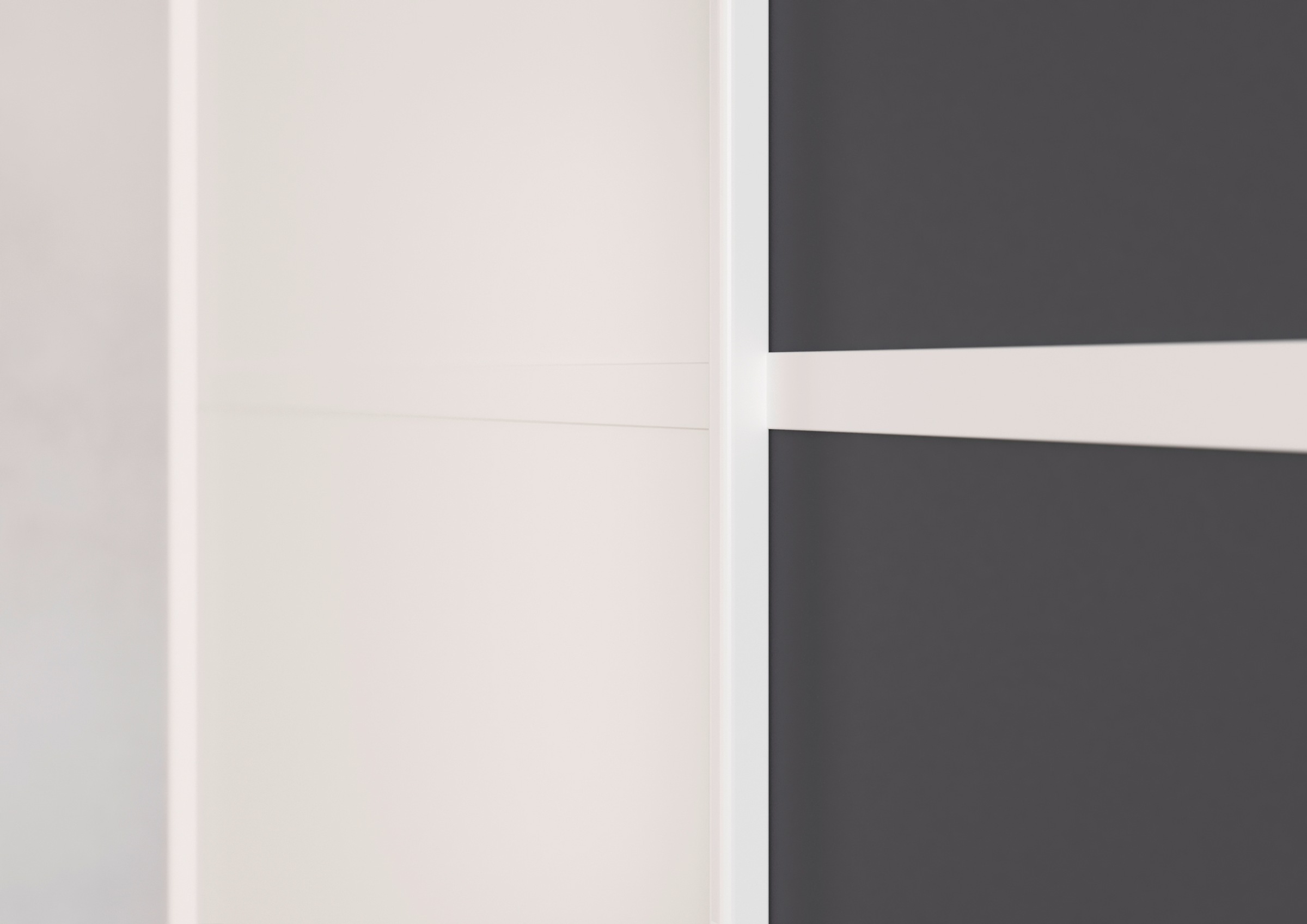 rauch Kleiderschrank »Schwebetürenschrank OTTO´s Choice Garderobe Schrank TOP ANGEBOT Avola«, (in 3 verschiedenen Ausstattungen BASIC/CLASSIC/PREMIUM inkl. Spiegel), mit eleganten Zierleisten in Chrom, Schwarz oder Weiß MADE IN GERMANY