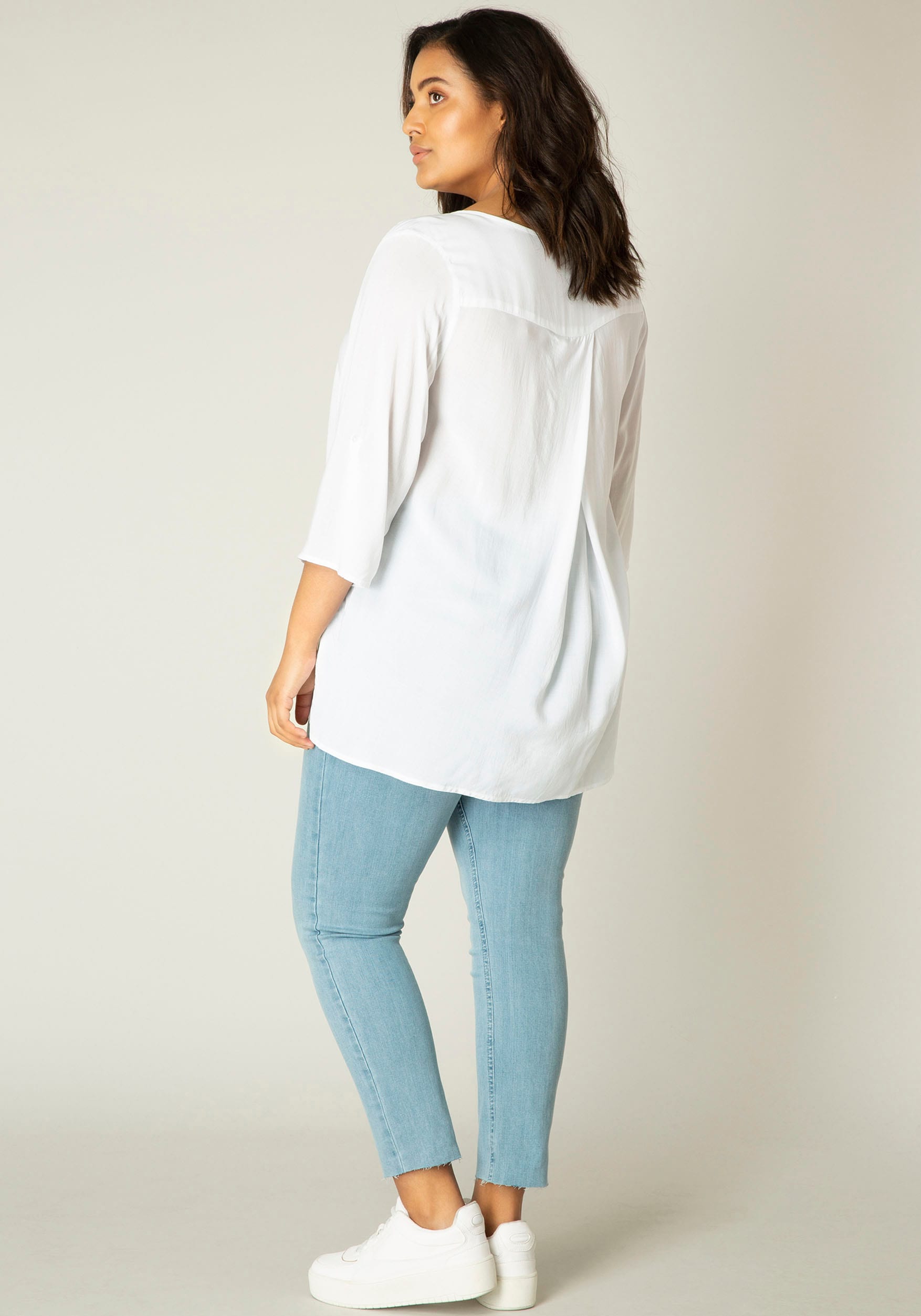 Base Level Curvy Klassische Bluse, mit V-Ausschnitt