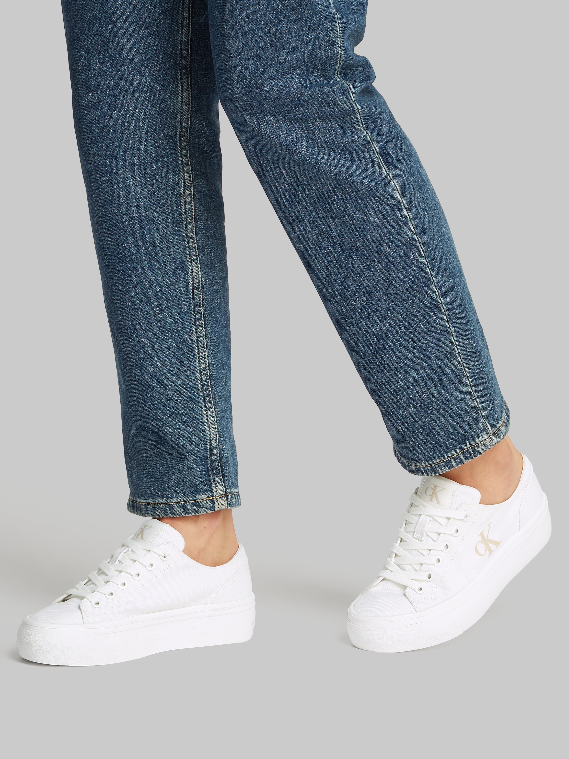 Calvin Klein Jeans Plateausneaker »VULC FLATFORM LOW CV MG«, Schnürschuh, Freizeitschuh, Halbschuh mit seitlichem Logo