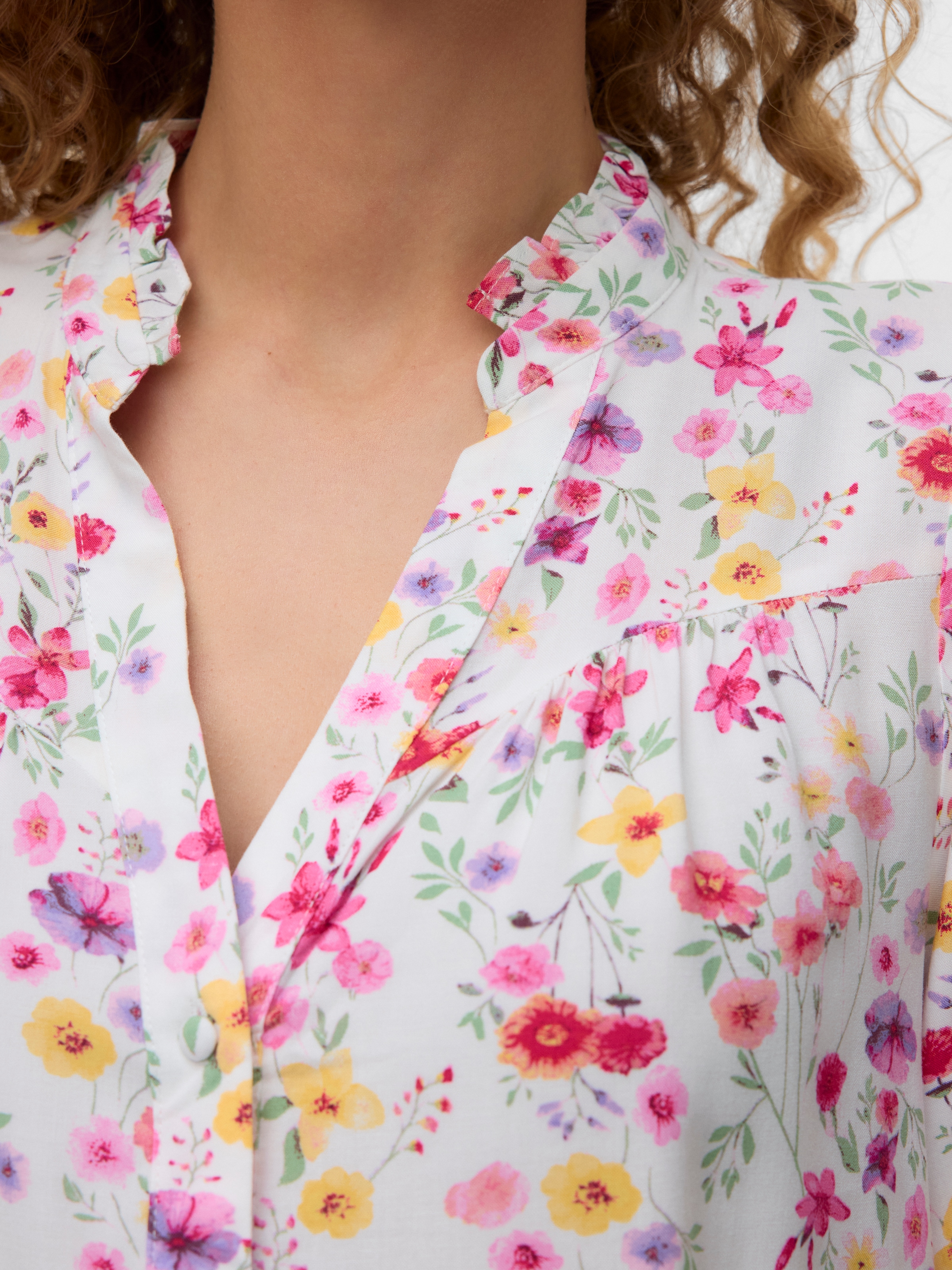 Vero Moda Kurzarmbluse »VMEASY JOY 2/4 V-NECK FRILL TOP WVN« Viskose, normal geschnitten