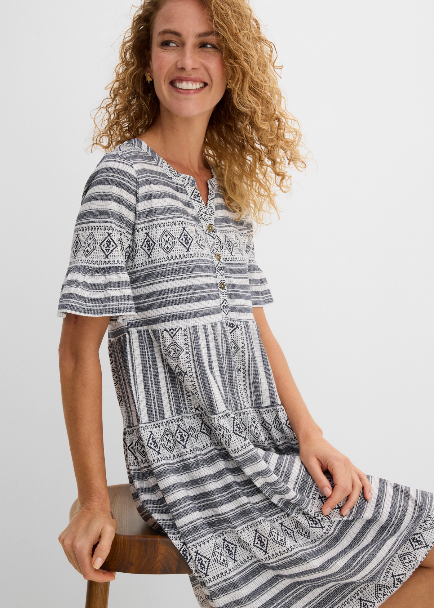 bonprix Shirtkleid mit All-Over Print, aus Viskosemischung, lässig geschnitten