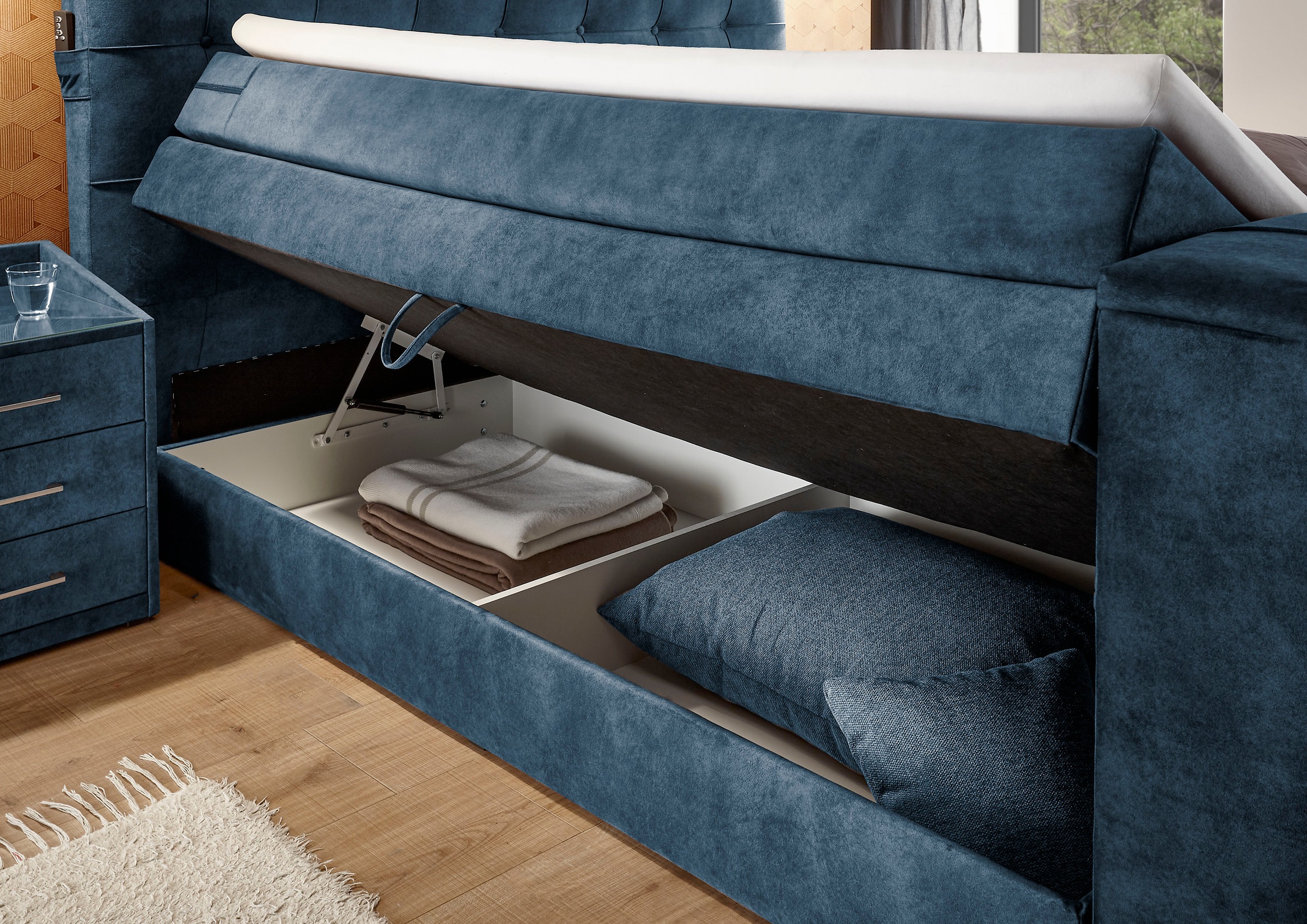 set one by Musterring Boxspringbett »Richmond«, mit Duo-Matratze (H2/H3), versenkbarer TV-Halterung (bis 40 Zoll) und Fernbedienung. Wahlweise mit/ohne Bettkasten