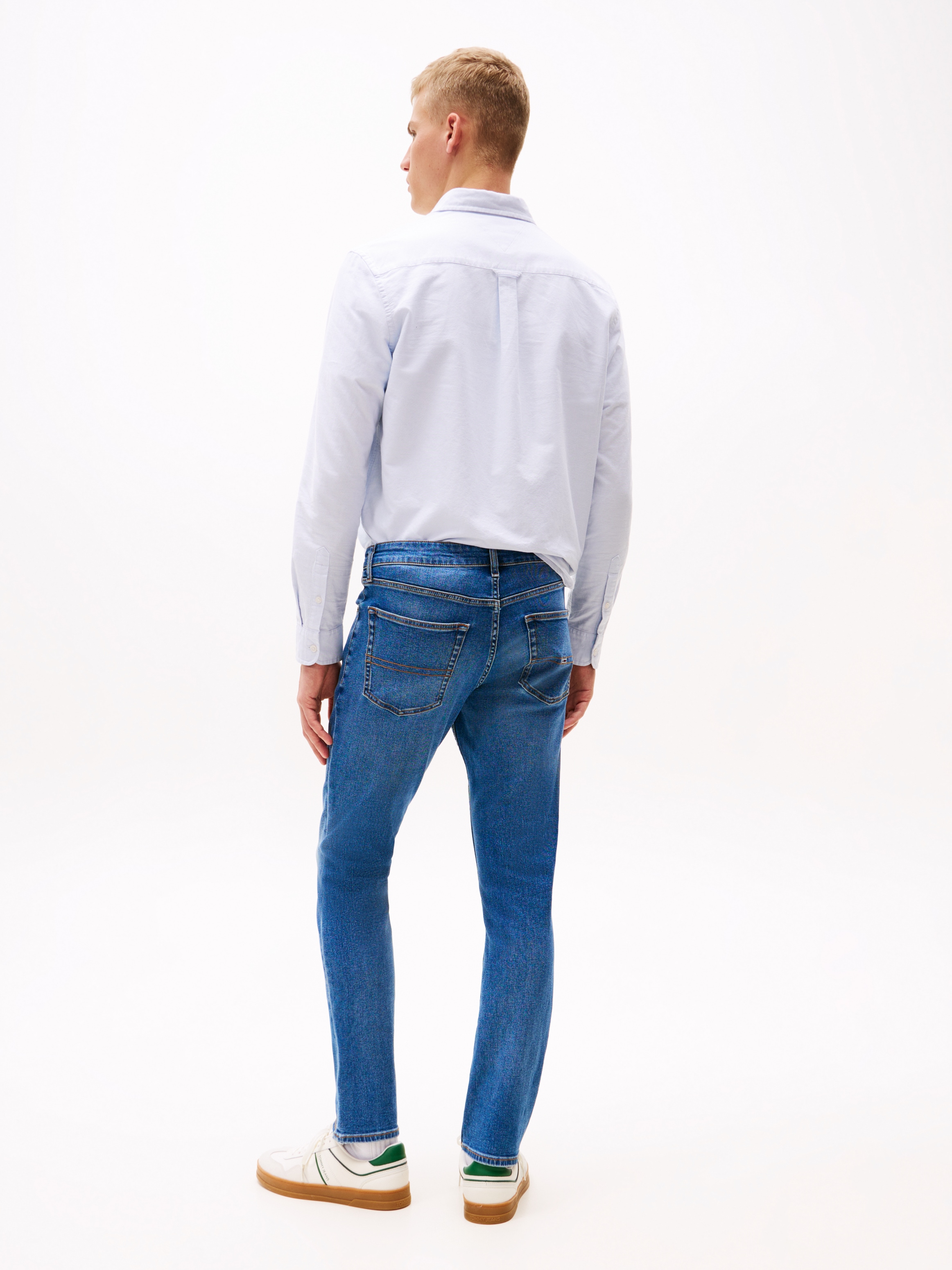 Tommy Jeans Gerade Jeans »SCANTON SLIM BI0234«, Mit Markenlabel aus Leder hinten