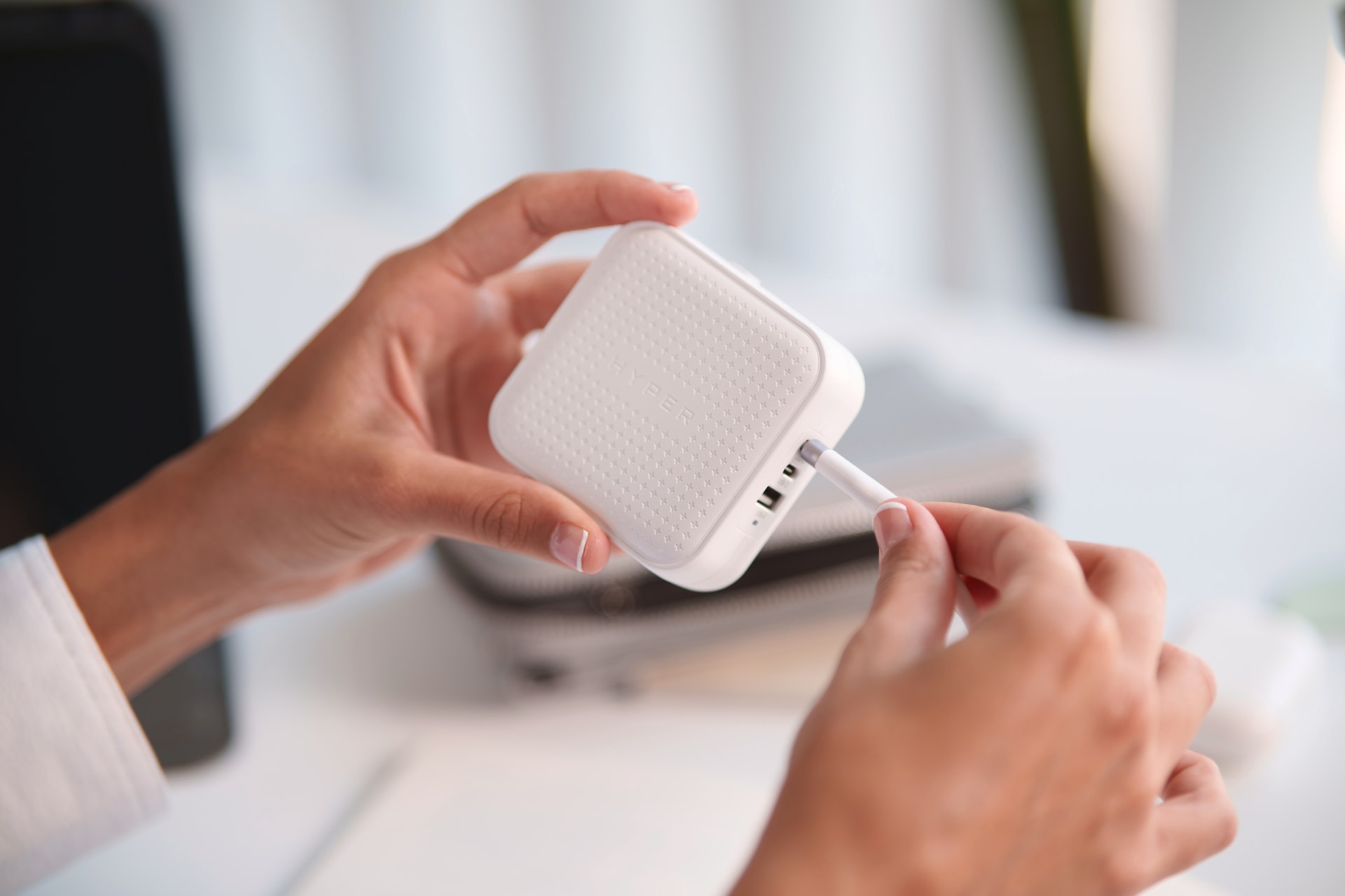 Targus Schnelllade-Gerät »HyperJuice 70W GaN Travel Charger 2x USB-C + 1x USB-A«