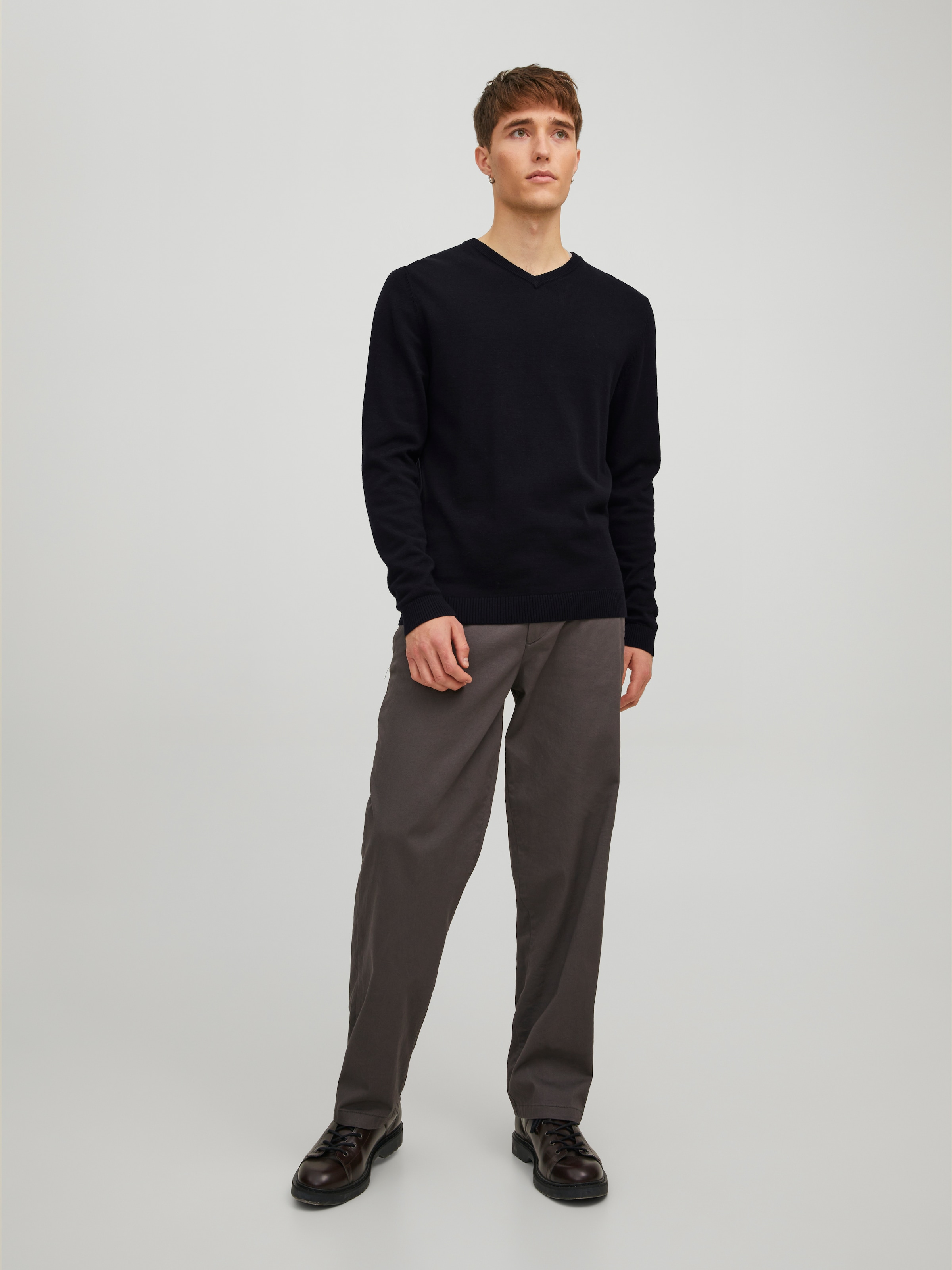 Jack & Jones V-Ausschnitt-Pullover »JJEBASIC mit V-Ausschnitt, ideal für Herbst und Alltag« unifarben, modisch, slim fit, Baumwolle, V-Ausschnitt