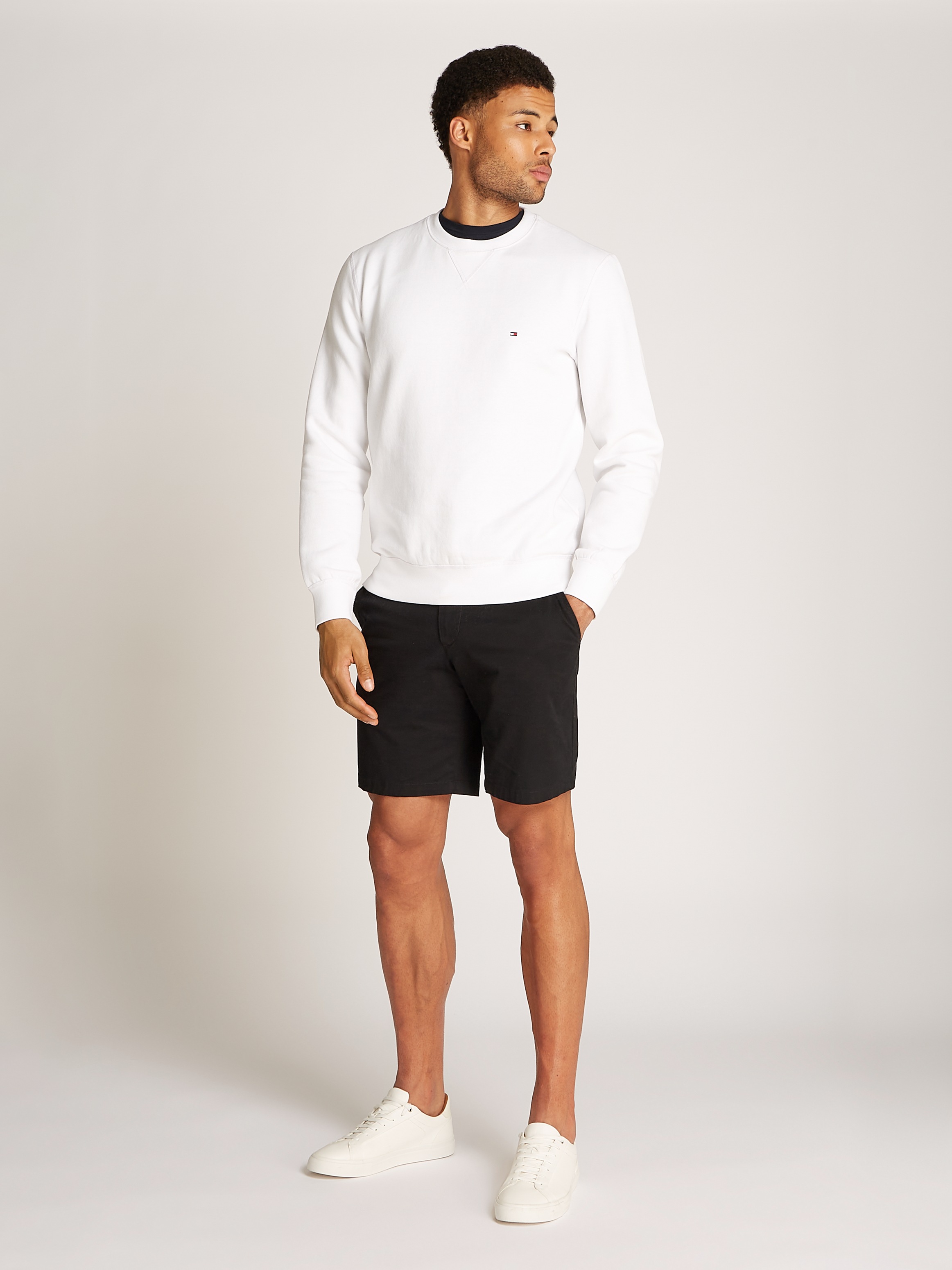 Tommy Hilfiger Sweatshirt »ESSENTIAL FLEECE CREWNECK«, mit Tommy Hilfiger Logostickerei