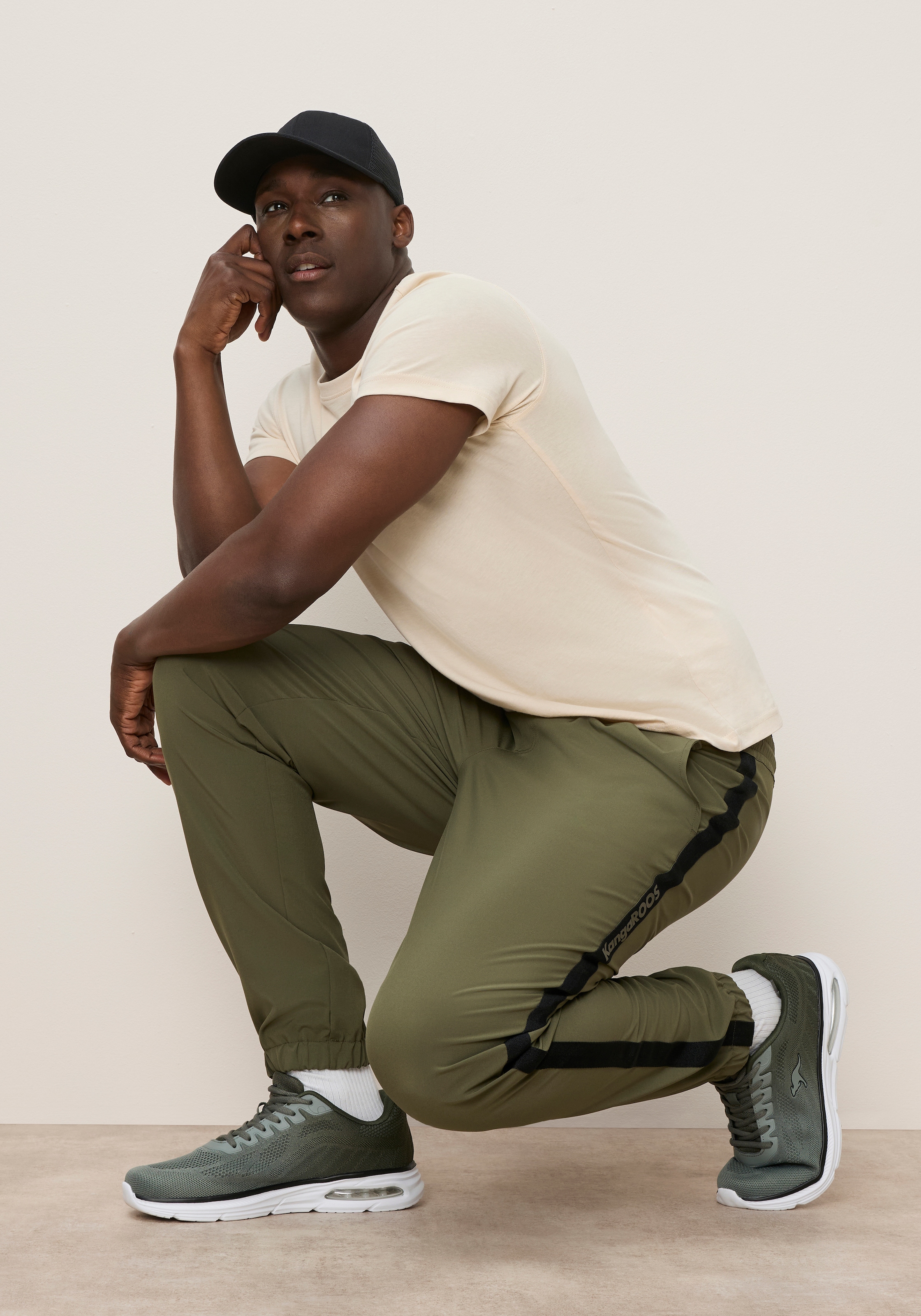 KangaROOS Jogger Pants  Slim Fit, aus leichtem, elastischen Funktionsmaterial