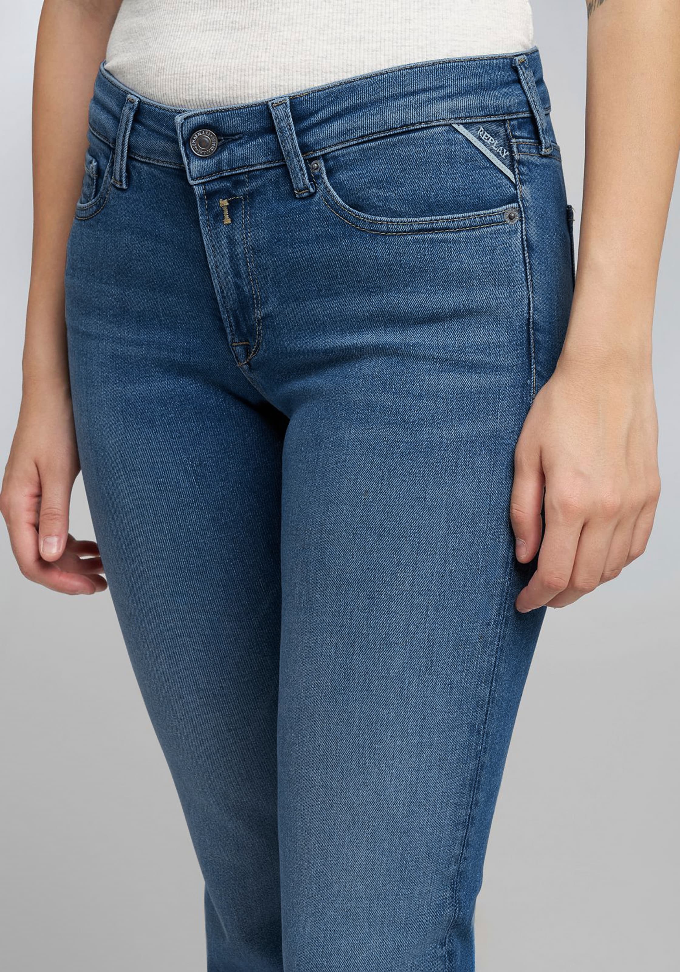 Replay Bootcut-Jeans »NEW LUZ« mit gesticktem R an der Gesäßtasche