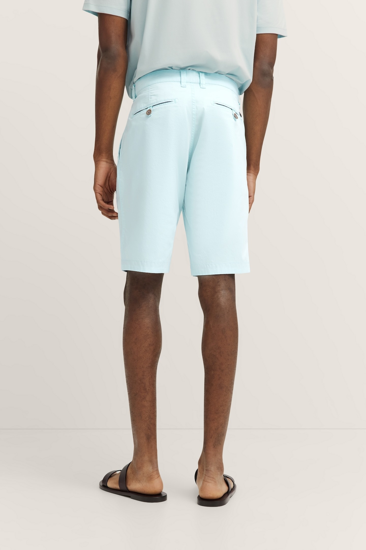 bugatti Bermudas, im lässigen Stil