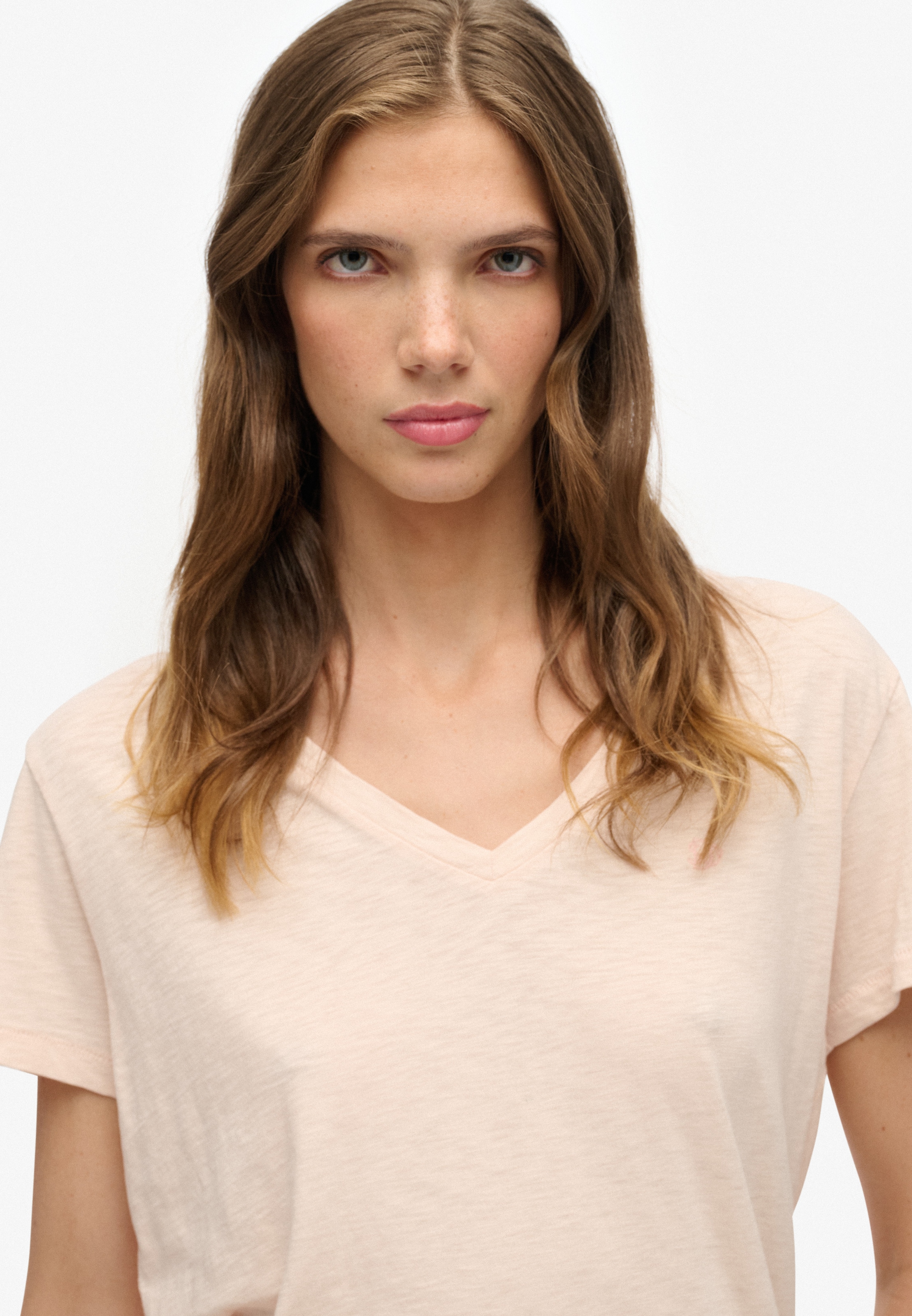 Superdry T-Shirt »STUDIOS SLUB EMB VEE TEE« Baumwollmischung, relaxed fit