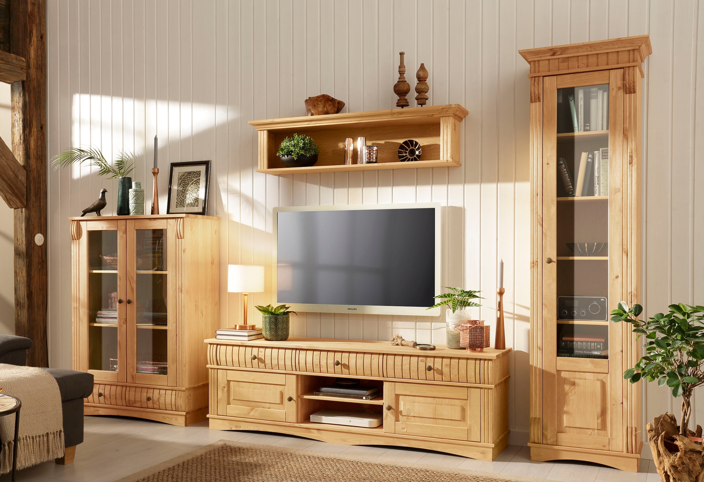 Home affaire Vitrine »Teresa«, mit 2 Glastüren und 2 Schubladen, Höhe 120 cm, aus Massivholz