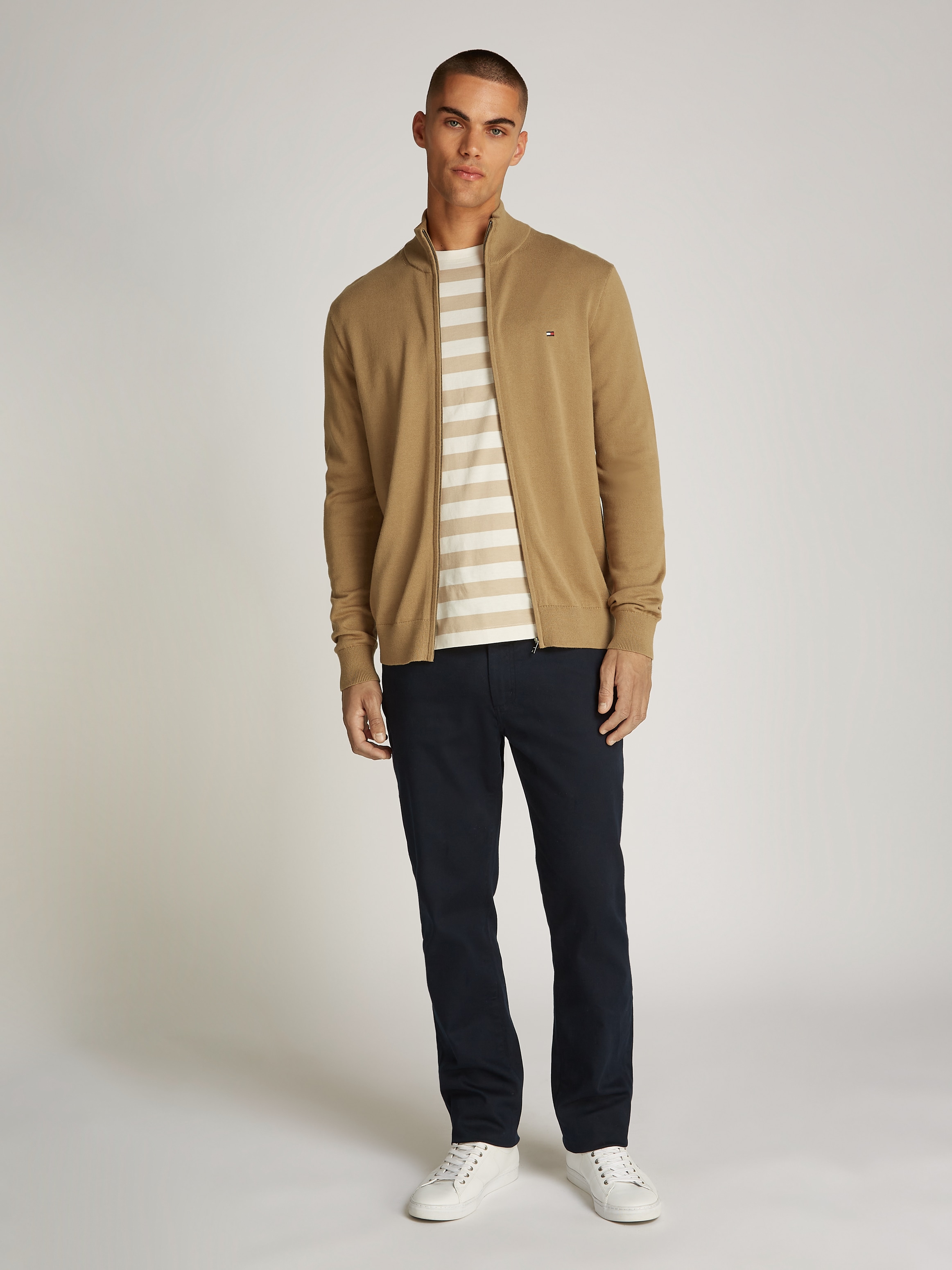 Tommy Hilfiger Strickjacke »ESSENTIAL COTTON ZIP THRU«, mit Logostickerei