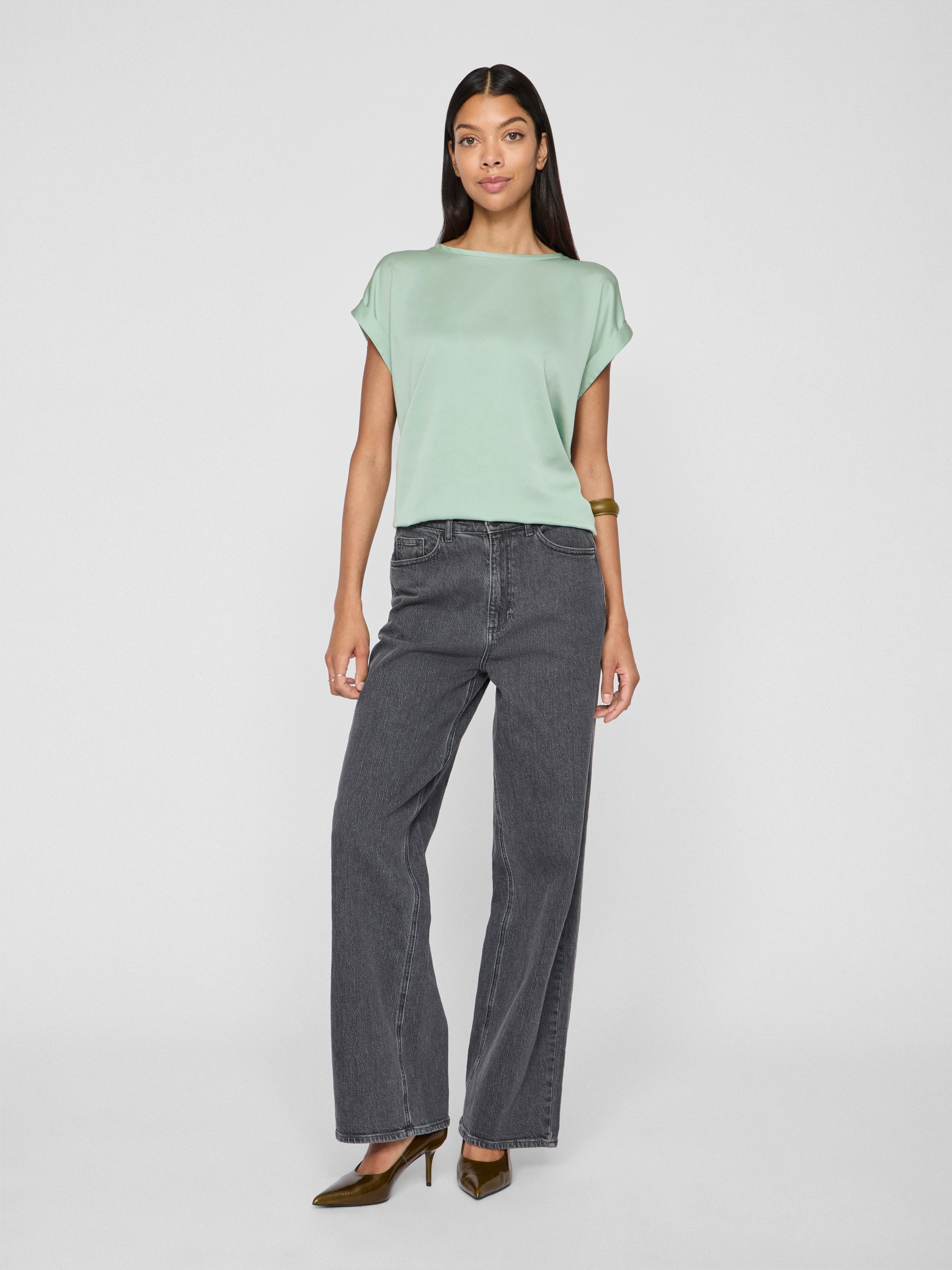 Vila Kurzarmshirt »VIELLETTE S/S SATIN TOP - NOOS«, Satin Optik