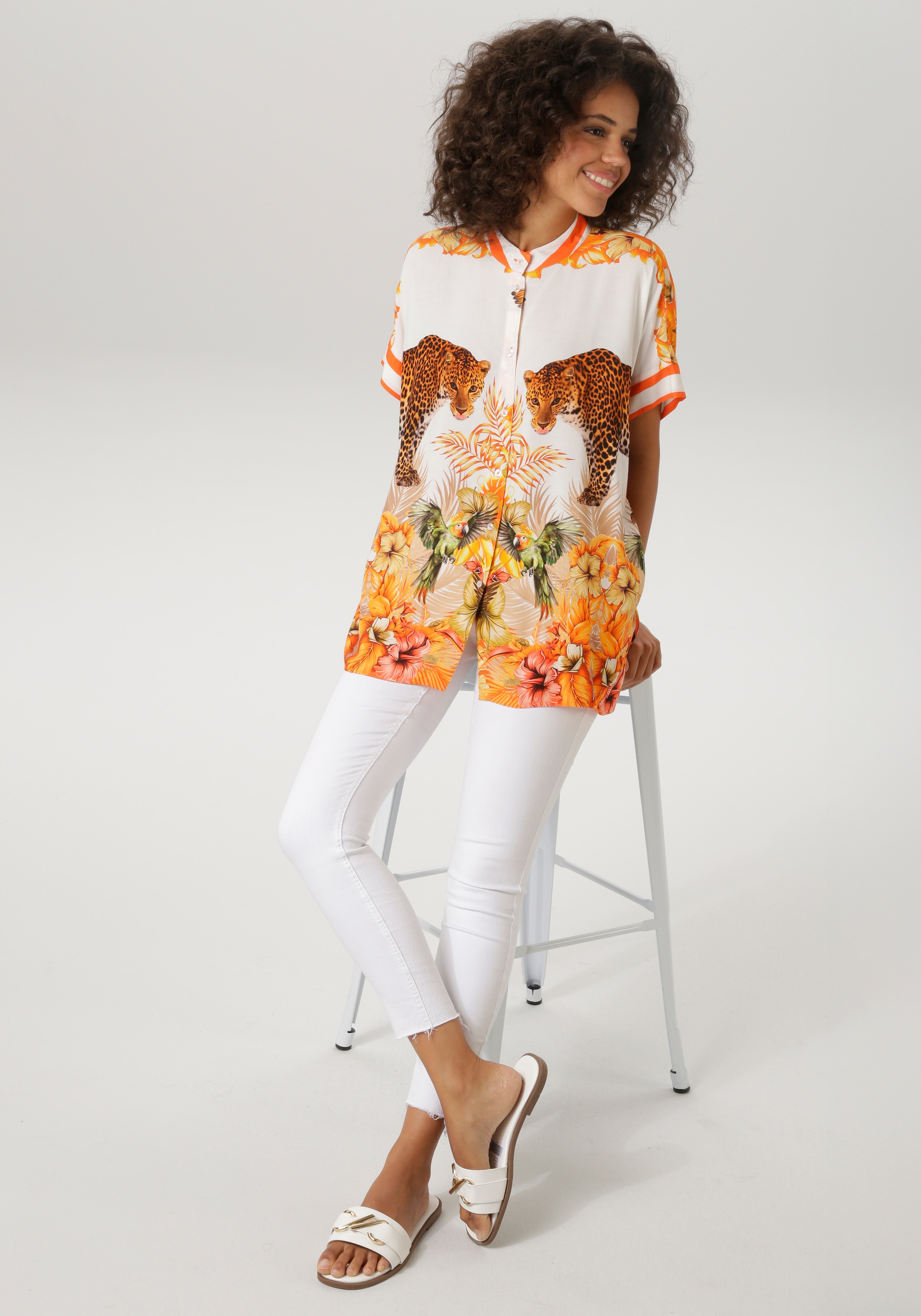 Aniston CASUAL Kurzarmbluse mit Leoparden, tropischen Vögeln, Blüten + Blättern - NEUE KOLLEKTION