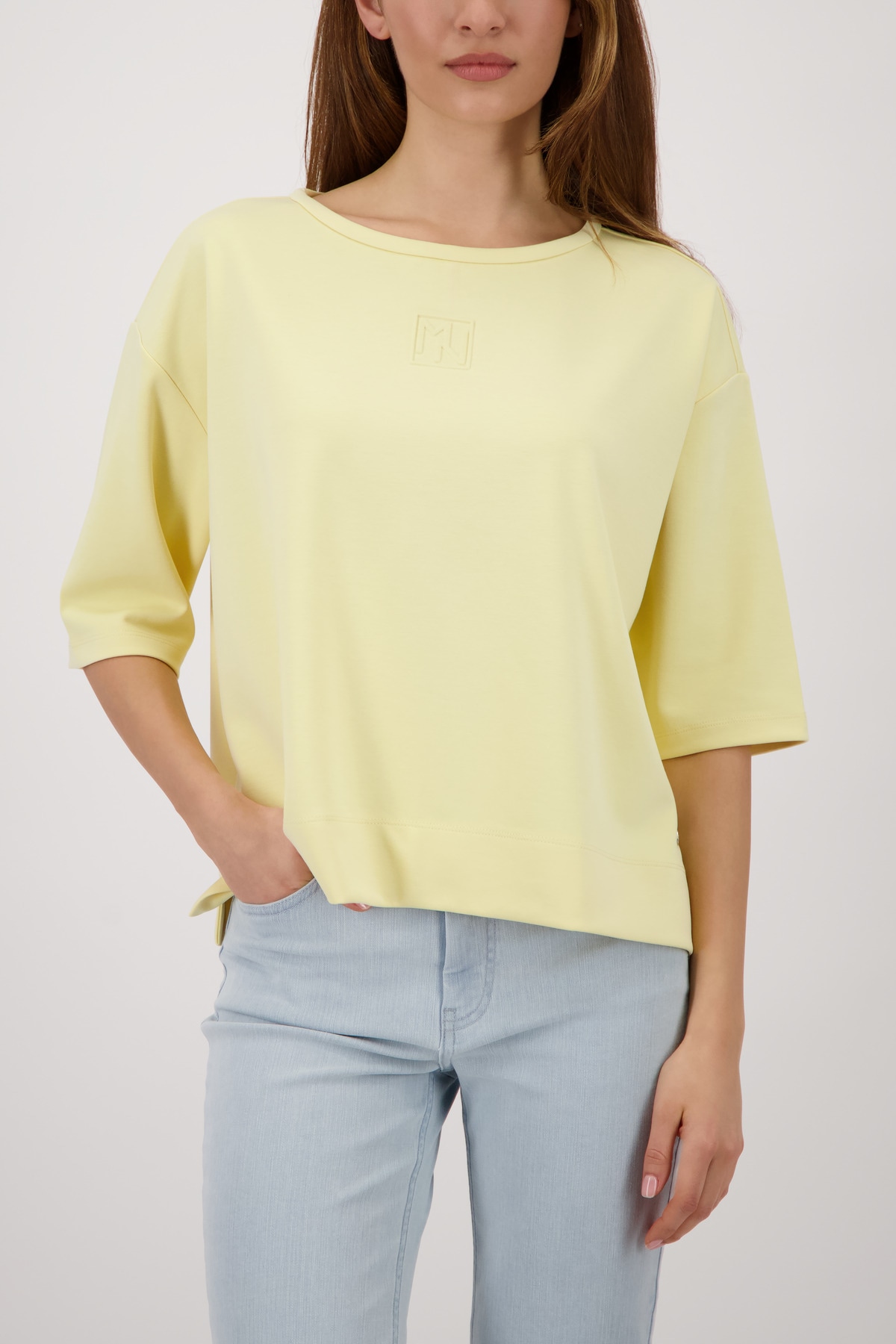 Monari Sweatshirt »Sweatshirt Basic Prägedruck«, Relaxed fit mit Präge-Emblem
