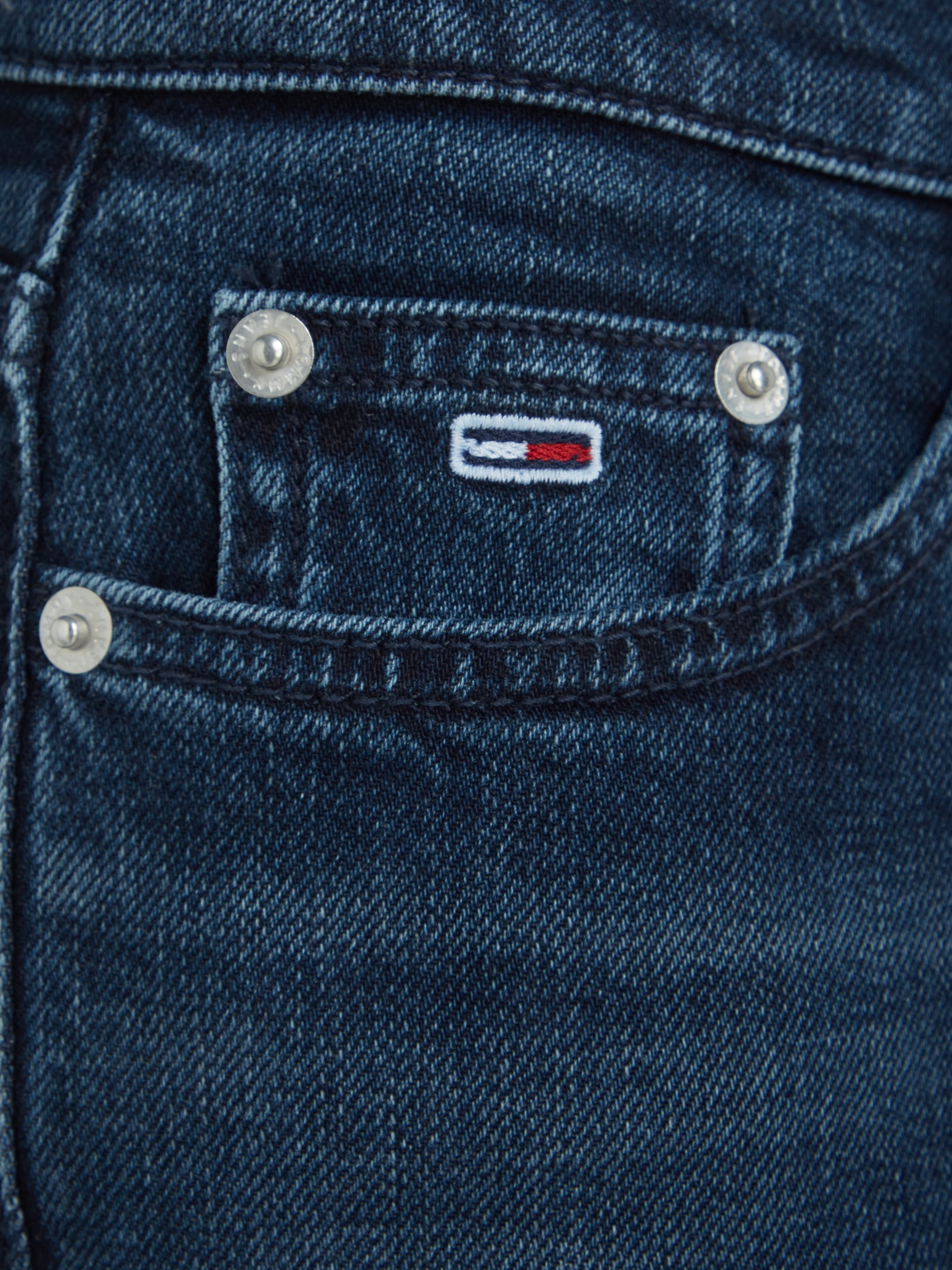 Tommy Jeans Bootcut-Jeans »MADDIE MR BC DG5161«, mit Logobadge und Logostickerei