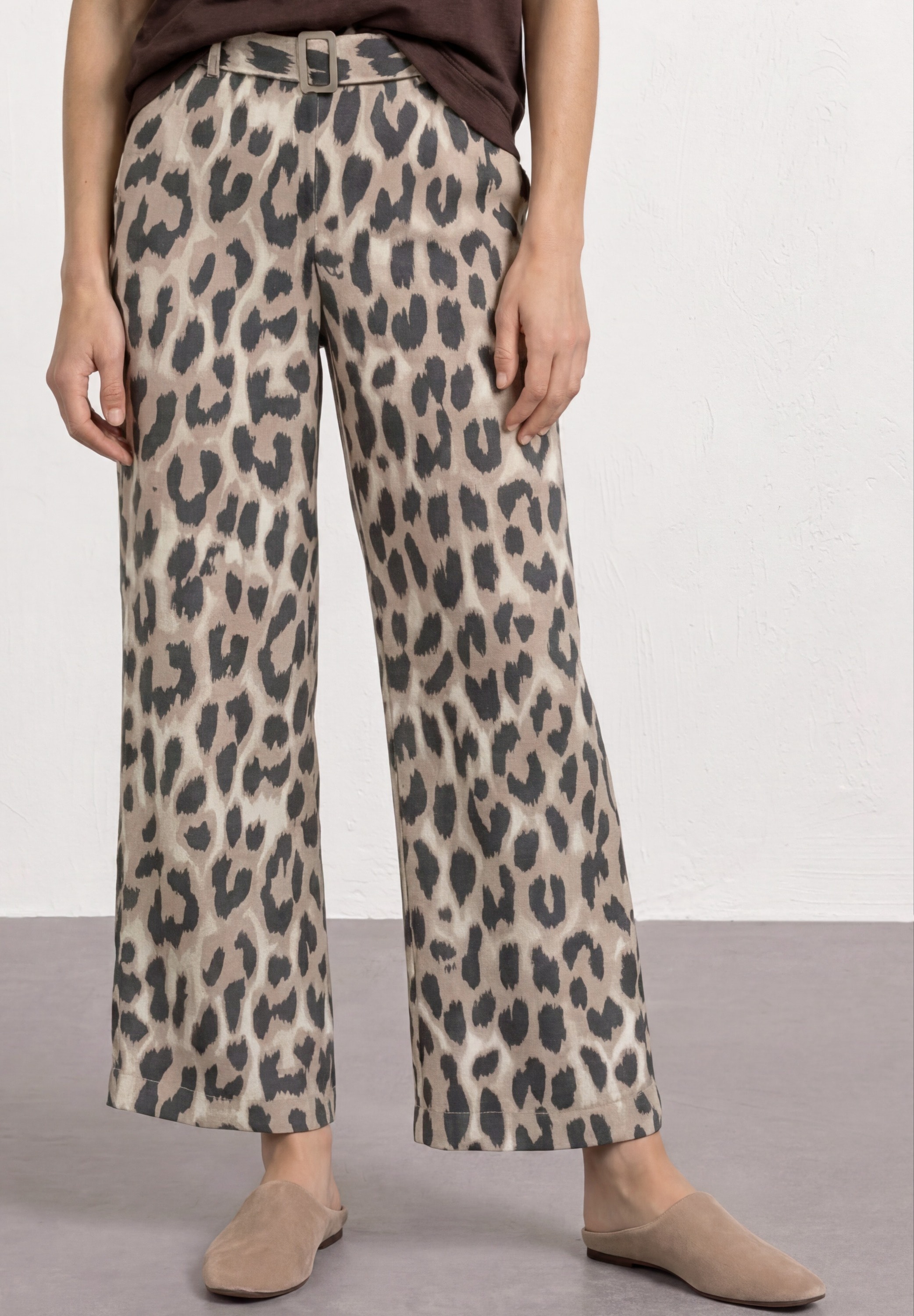 STREET ONE Stoffhose  mit Gürtel und Leo-Print