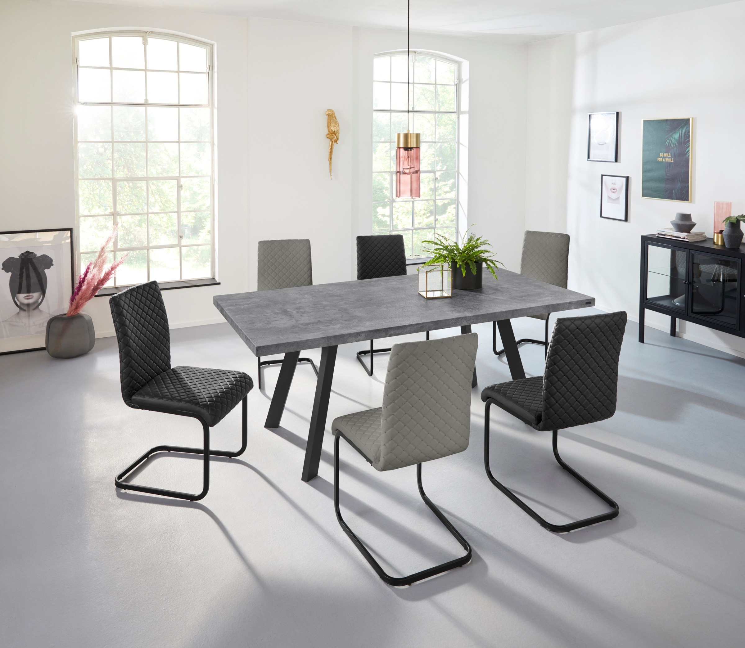 INOSIGN Esszimmerstuhl »Maila«, (Set), 2 St., Kunstleder, mit einem pflegeleichten Kunstleder Bezug, mit einem Kufengestell aus Metall, Sitzhöhe 48 cm