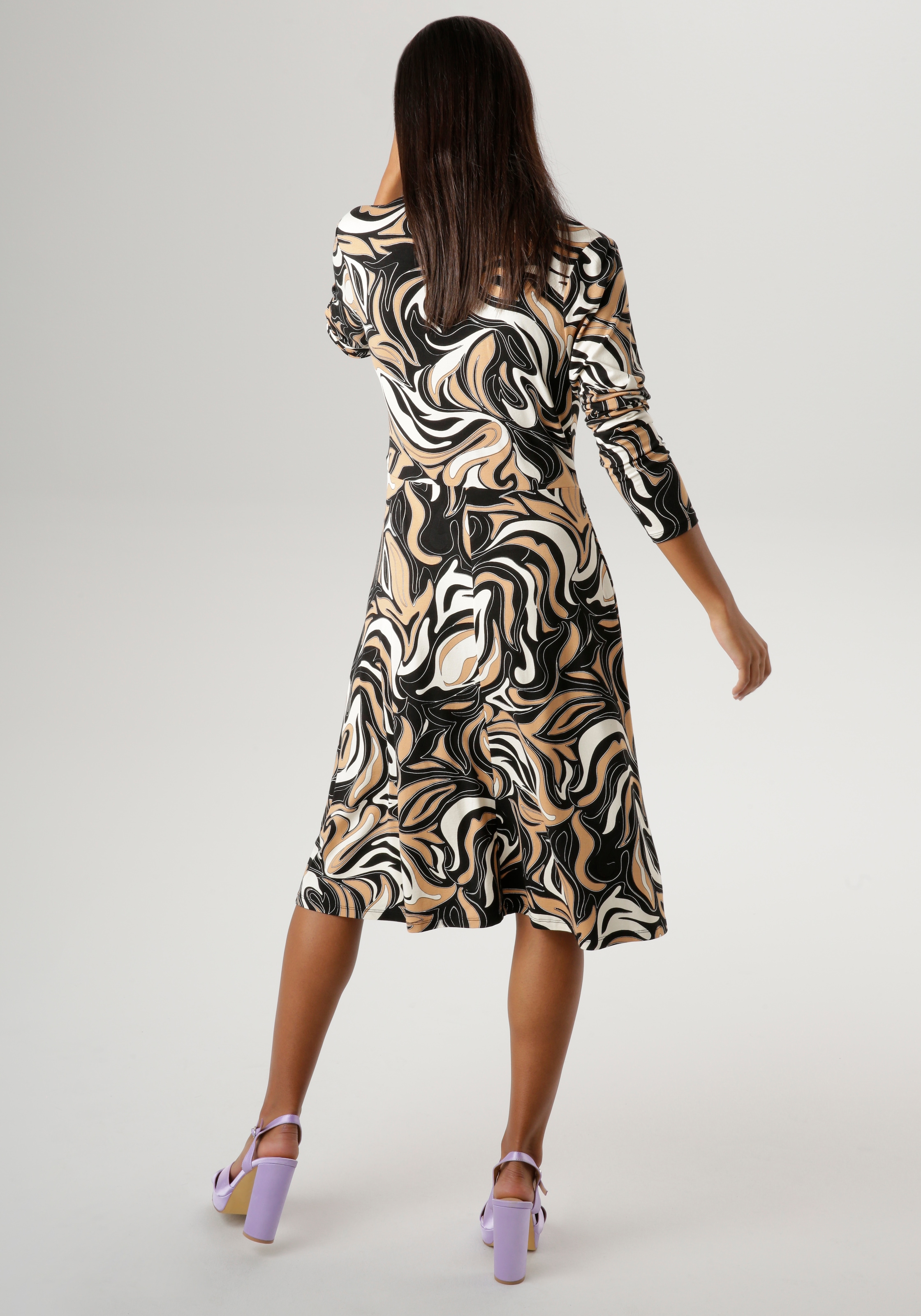 Aniston Taille kaufen Jerseykleid, NEUE der OTTO Zierring online KOLLEKTION in - bei mit silberfarbenem SELECTED