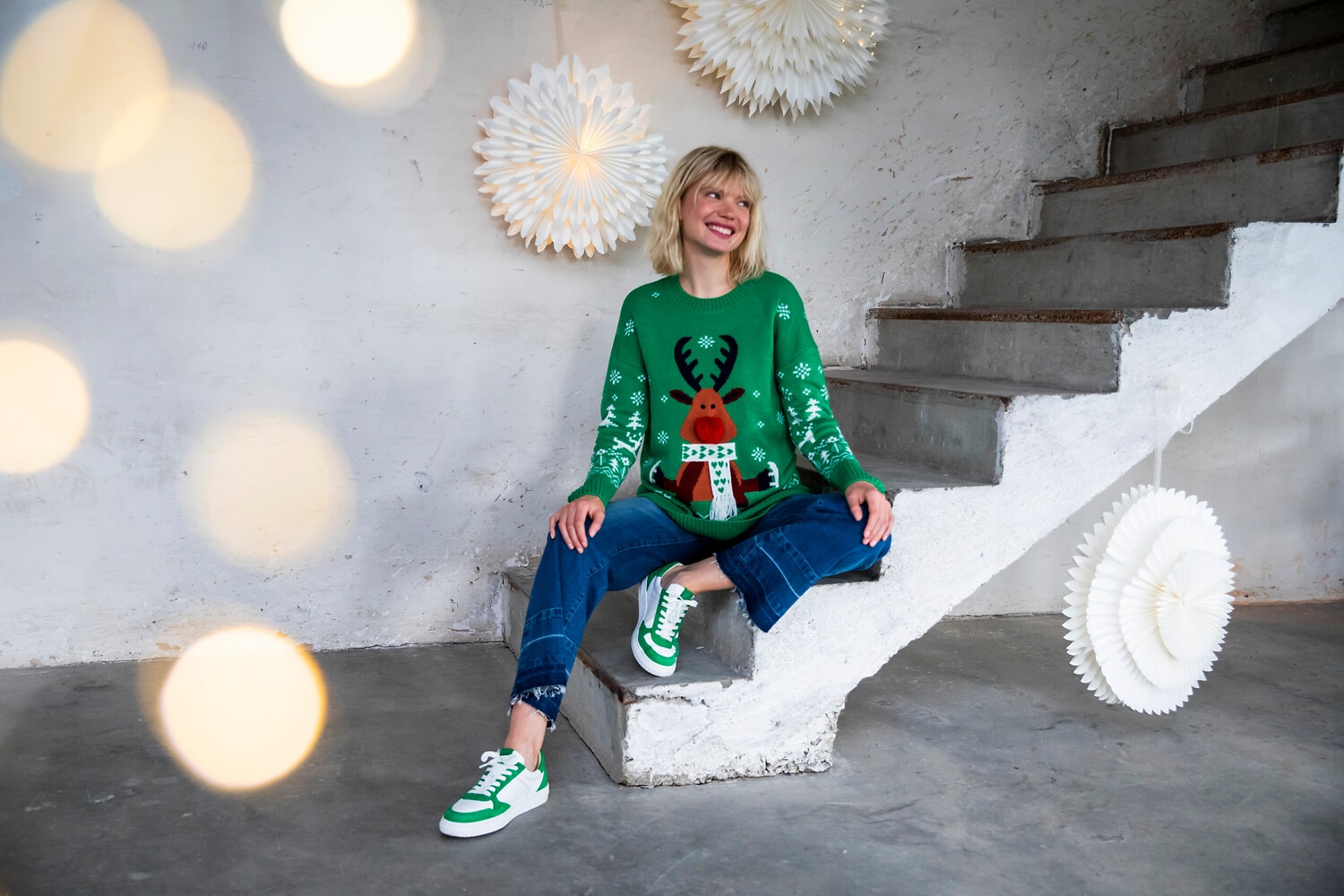 Aniston CASUAL Weihnachtspullover, mit Bommel-Nase und Fransenschal