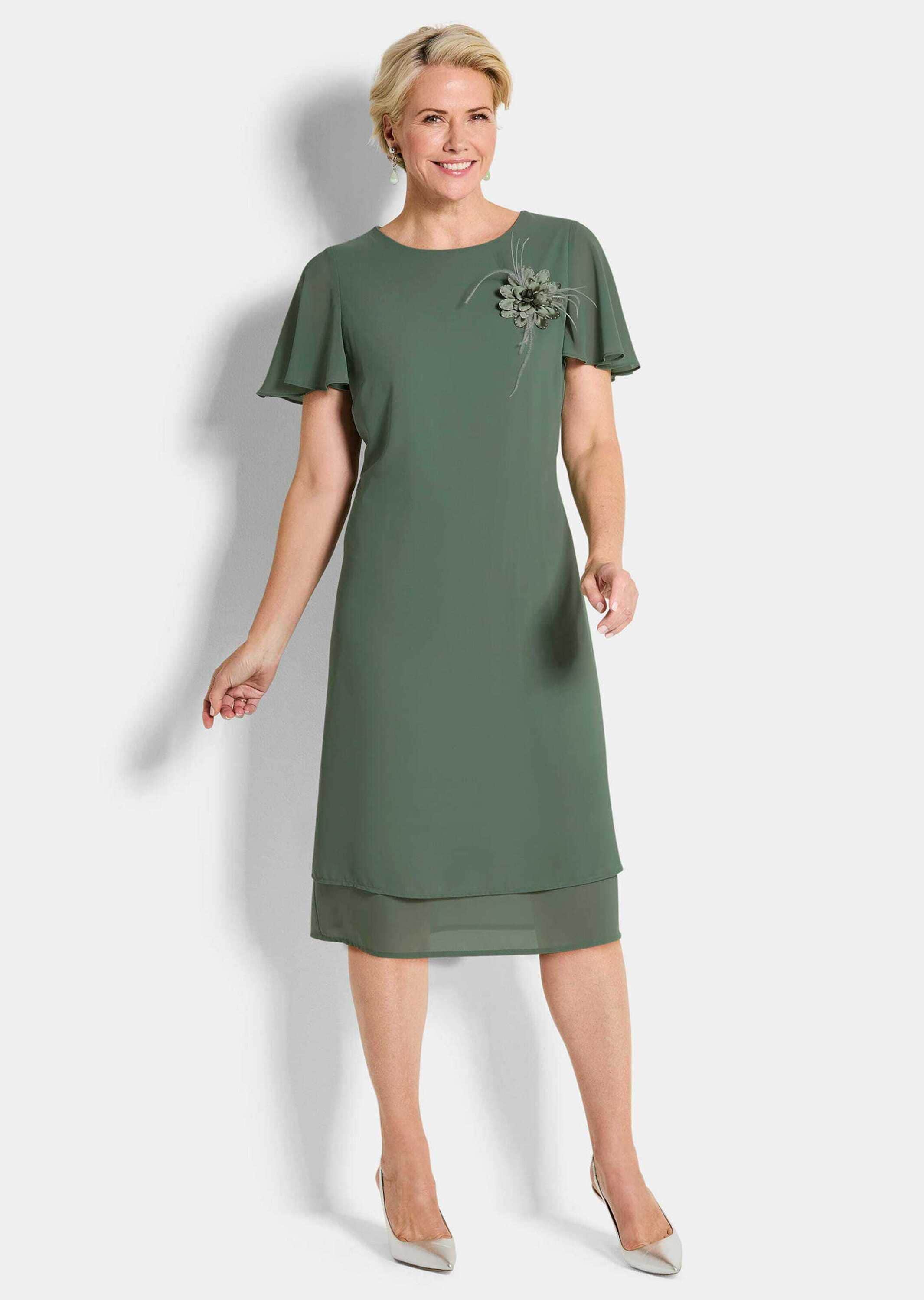 GOLDNER Sommerkleid »Kurzgröße Elegantes Chiffon-Kleid mit Brosche«