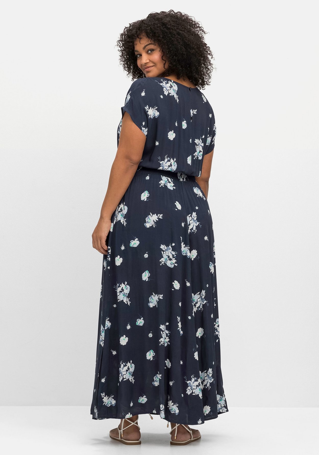 Sheego Maxikleid »Maxikleid mit Alloverdruck und gesmokter Taille«