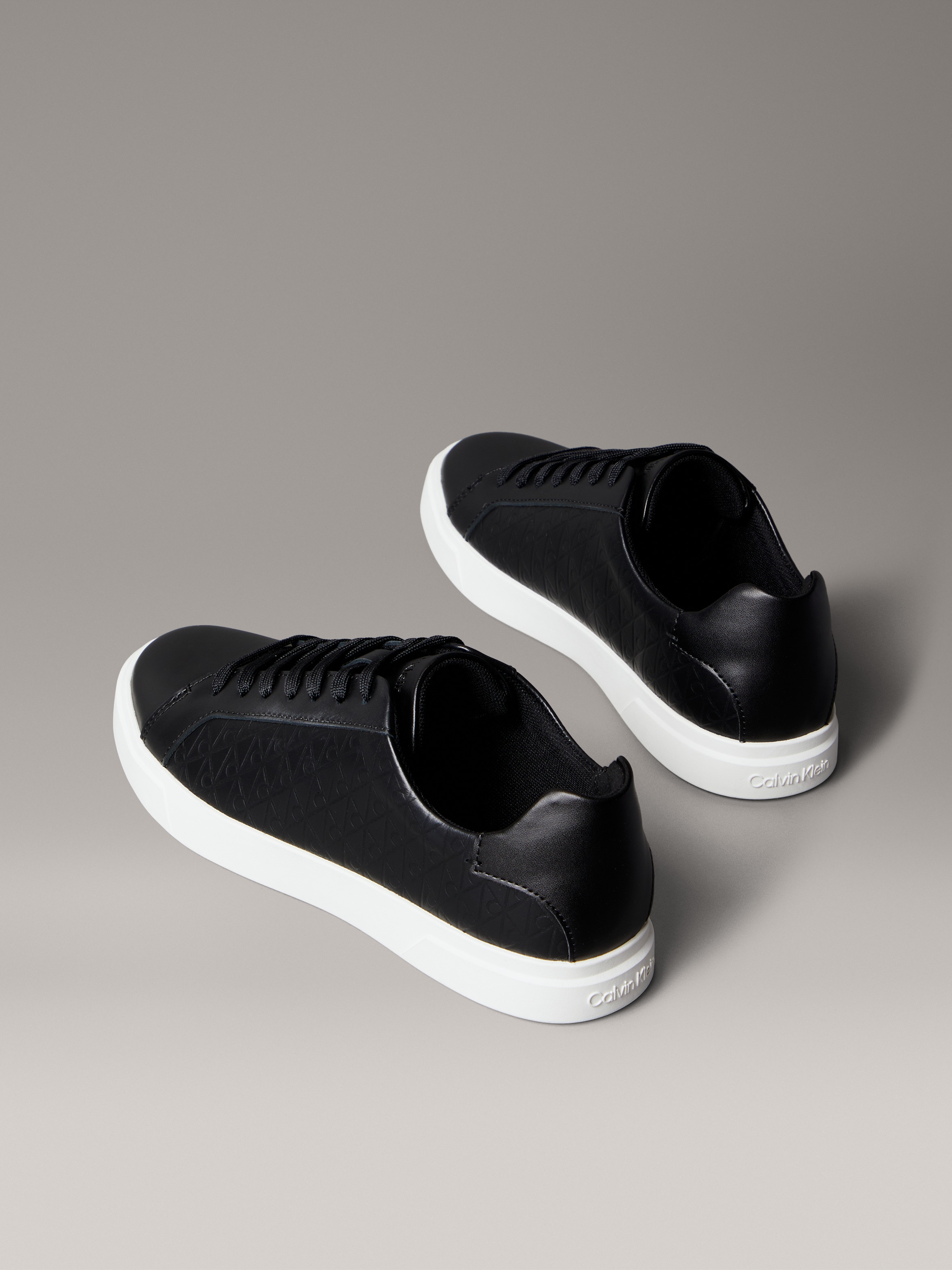 Calvin Klein Sneaker »LOW PRO CUPS LACE UP LTH AOP«, Schnürschuh, Freizeitschuh, Halbschuh mit CK-Muster