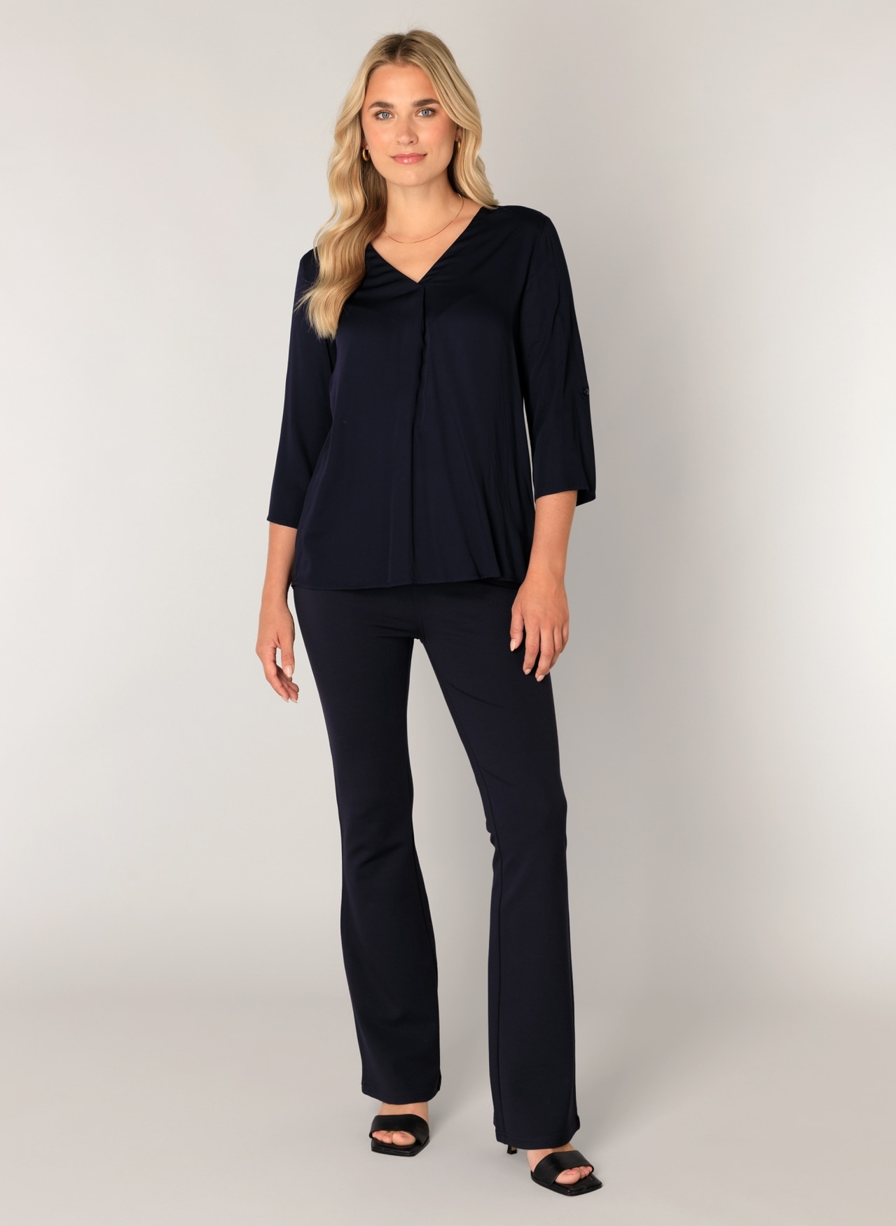 Base Level Shirtbluse mit V-Ausschnitt