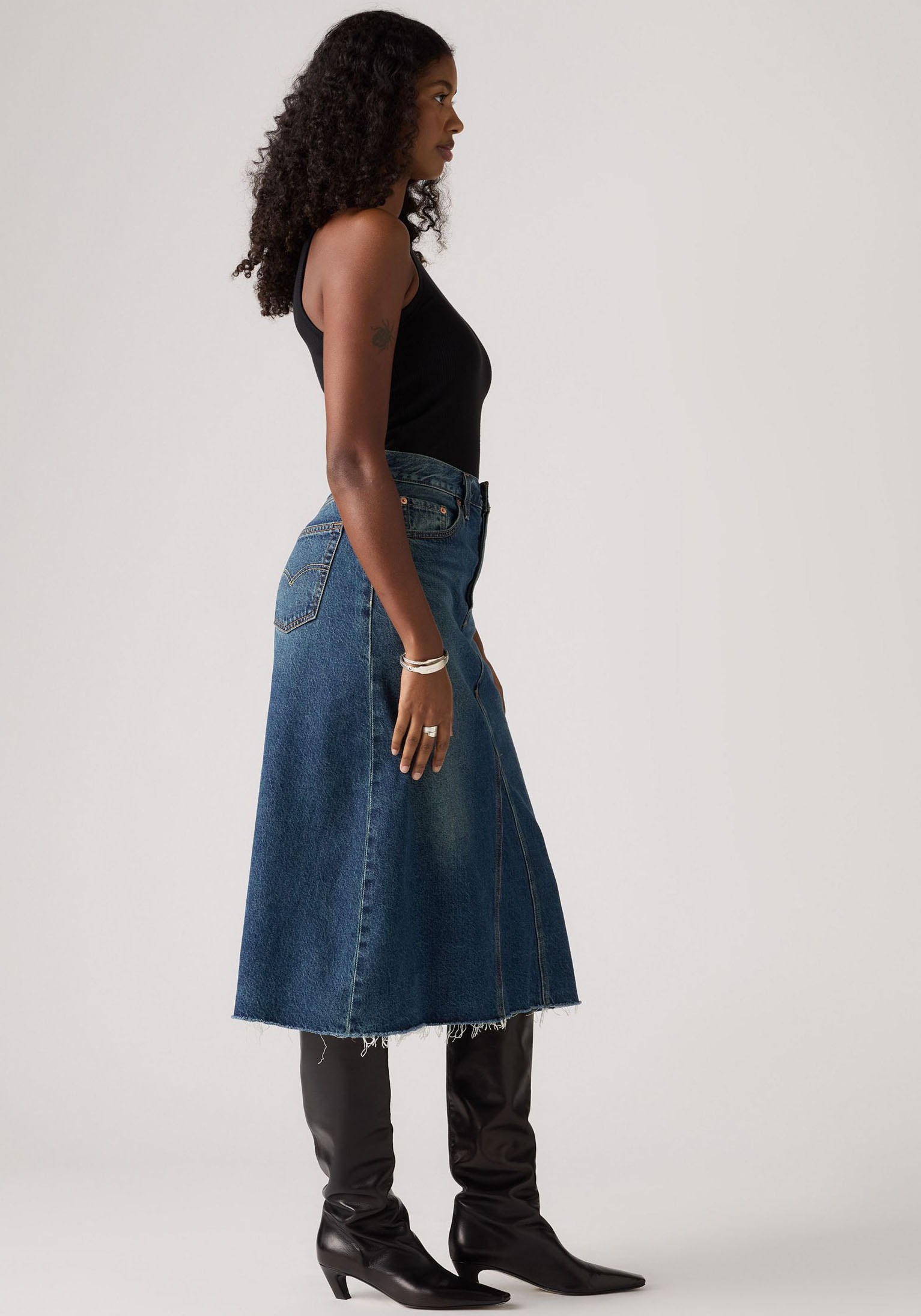 Levi's® Jeansrock »HR A LINE DECON SKIRT«, in trendy Midi-Länge mit ausgefranster Kante