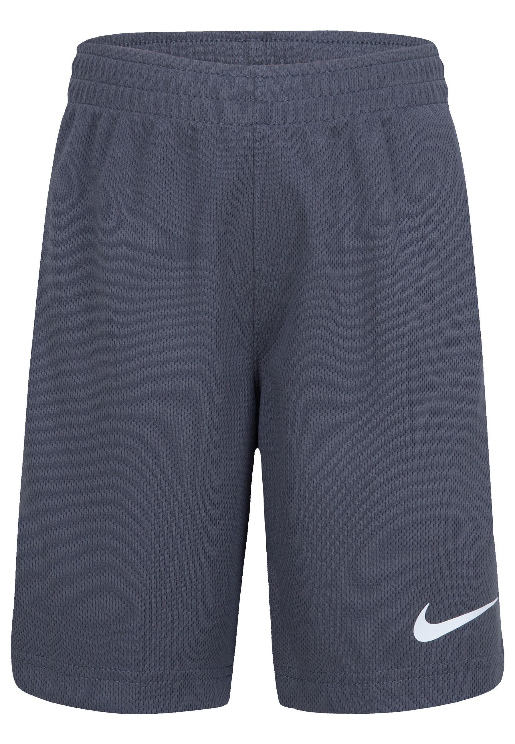 Nike Sportswear Shirt & Shorts