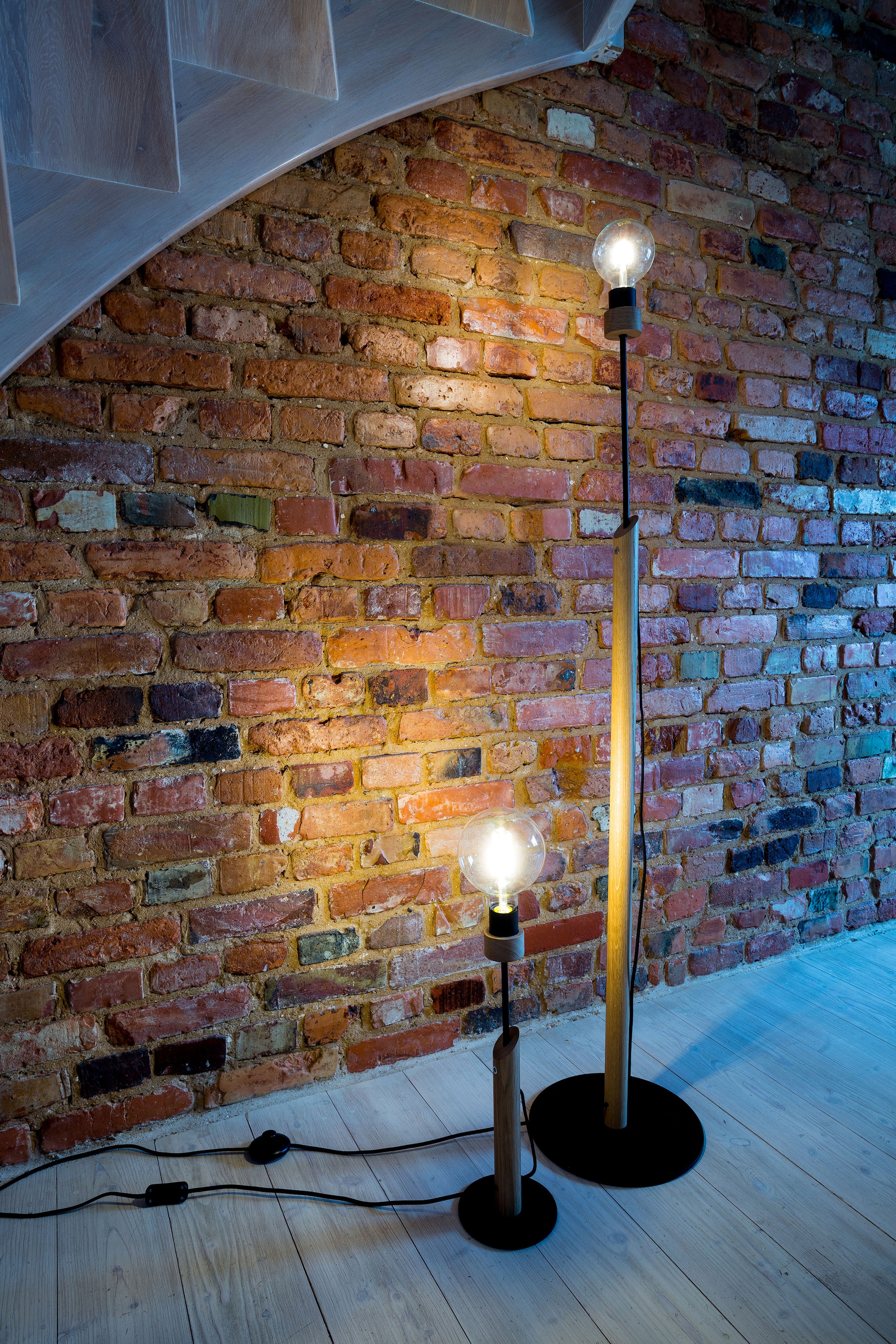 BRITOP LIGHTING Stehlampe »SOLANGE«, Leuchtmittel E27 | Leuchtmittel wechselbar-ohne Leuchtmittel, Aus Eichenholz, Nachhaltig mit FSC®-Zertifikat,mit Fußschalter
