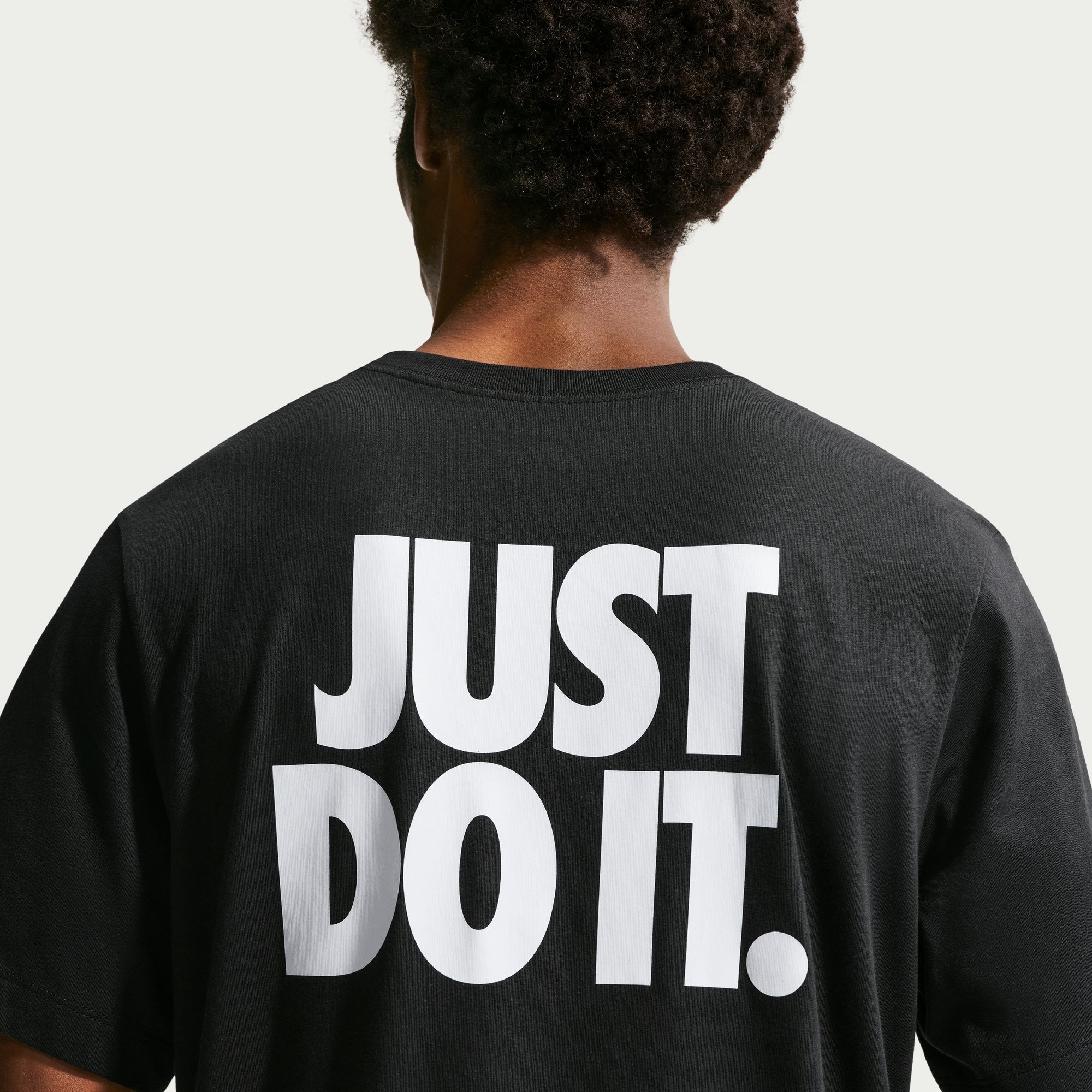 Nike T-Shirt »U NSW TEE STD JDI« mit sportlichem Rückenprint, hüftbedeckende Länge, Kurzarm, Rundhals