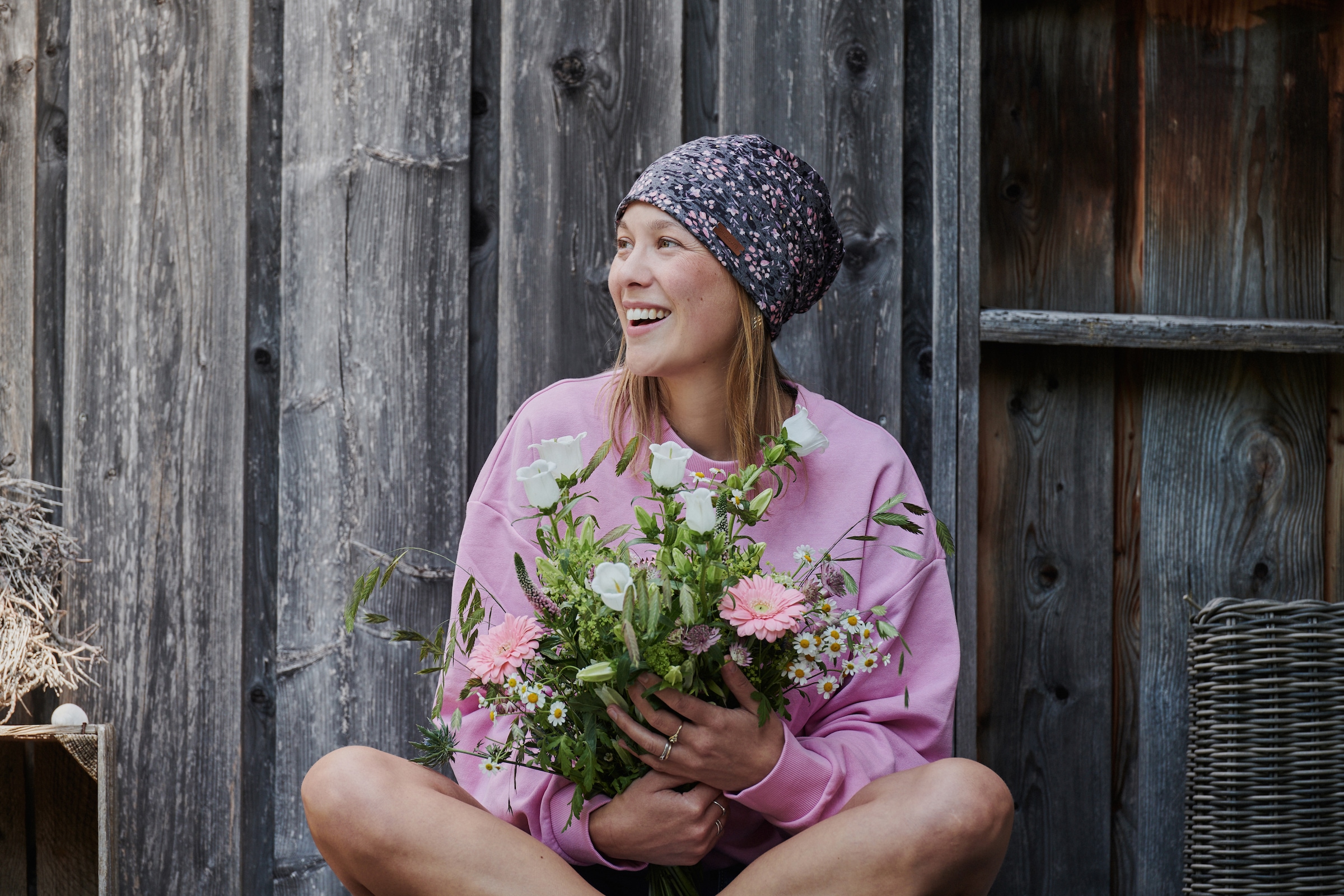 chillouts Beanie »Linz Hat« Feminine Beanie mit verspieltem Blütenprint