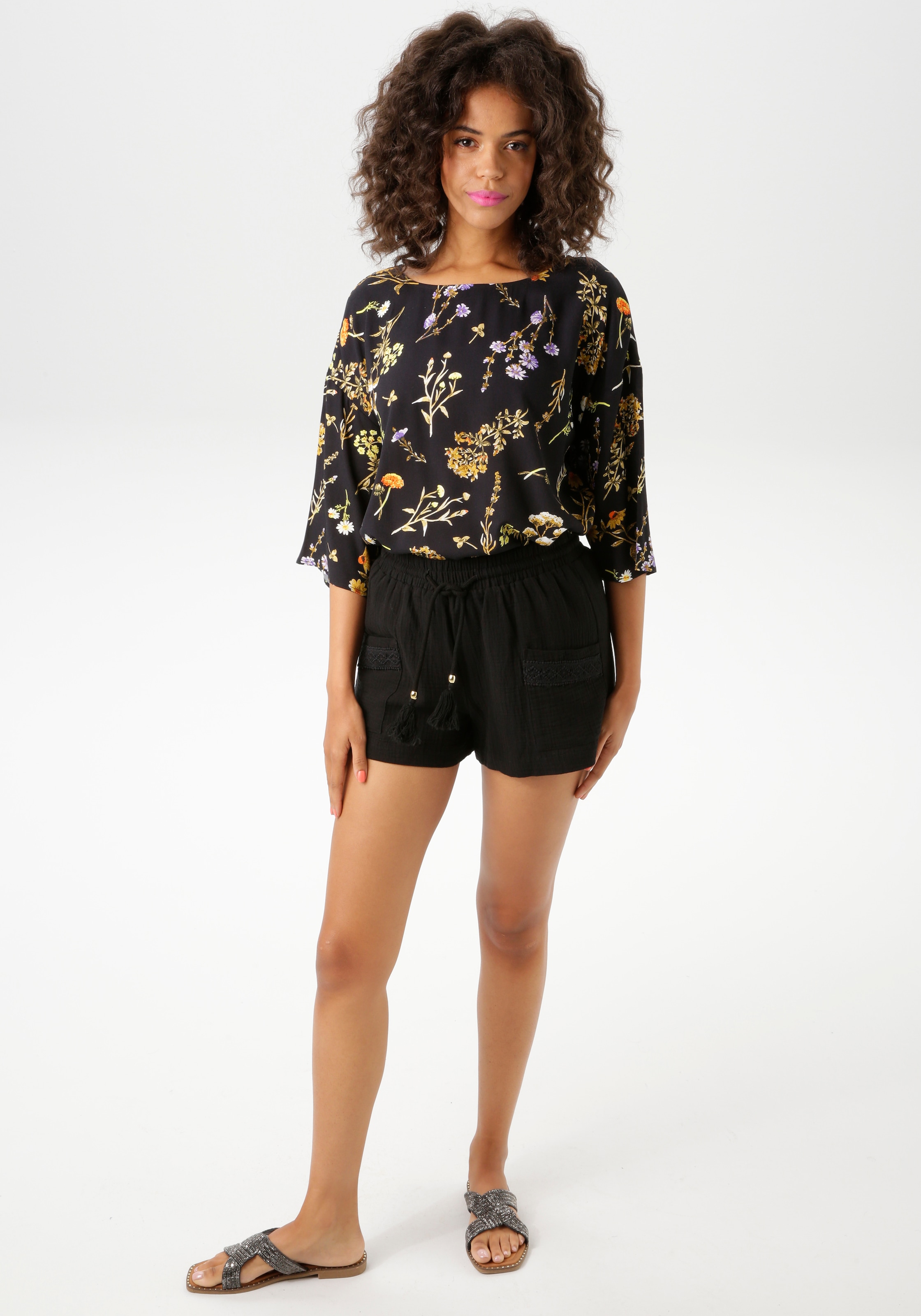 Aniston CASUAL Shorts, mit Häkel-Applikationen verziert