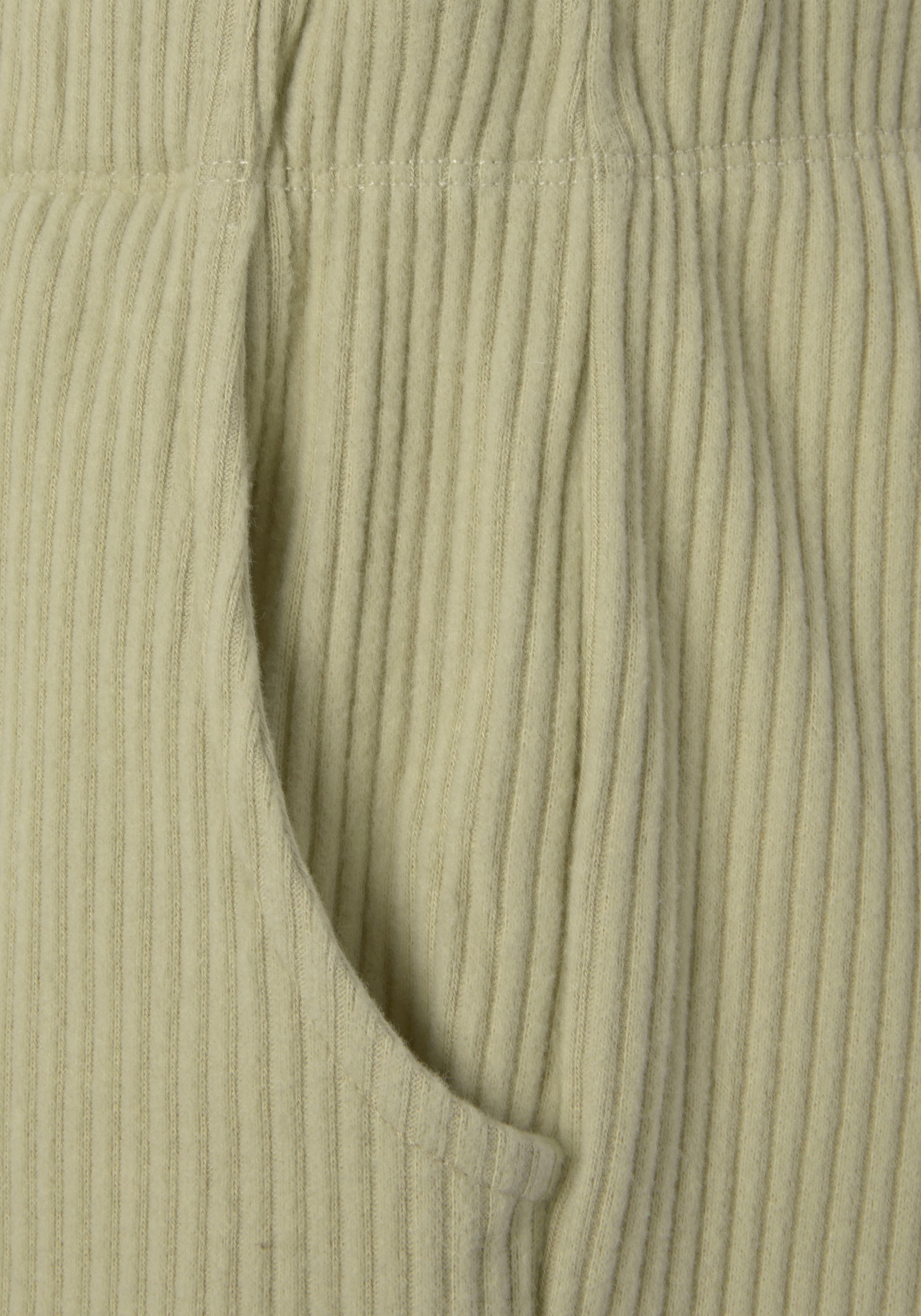 s.Oliver Sweatshorts, Kurze Hose aus Ripp-Qualität mit seitlichen Taschen, Loungewear
